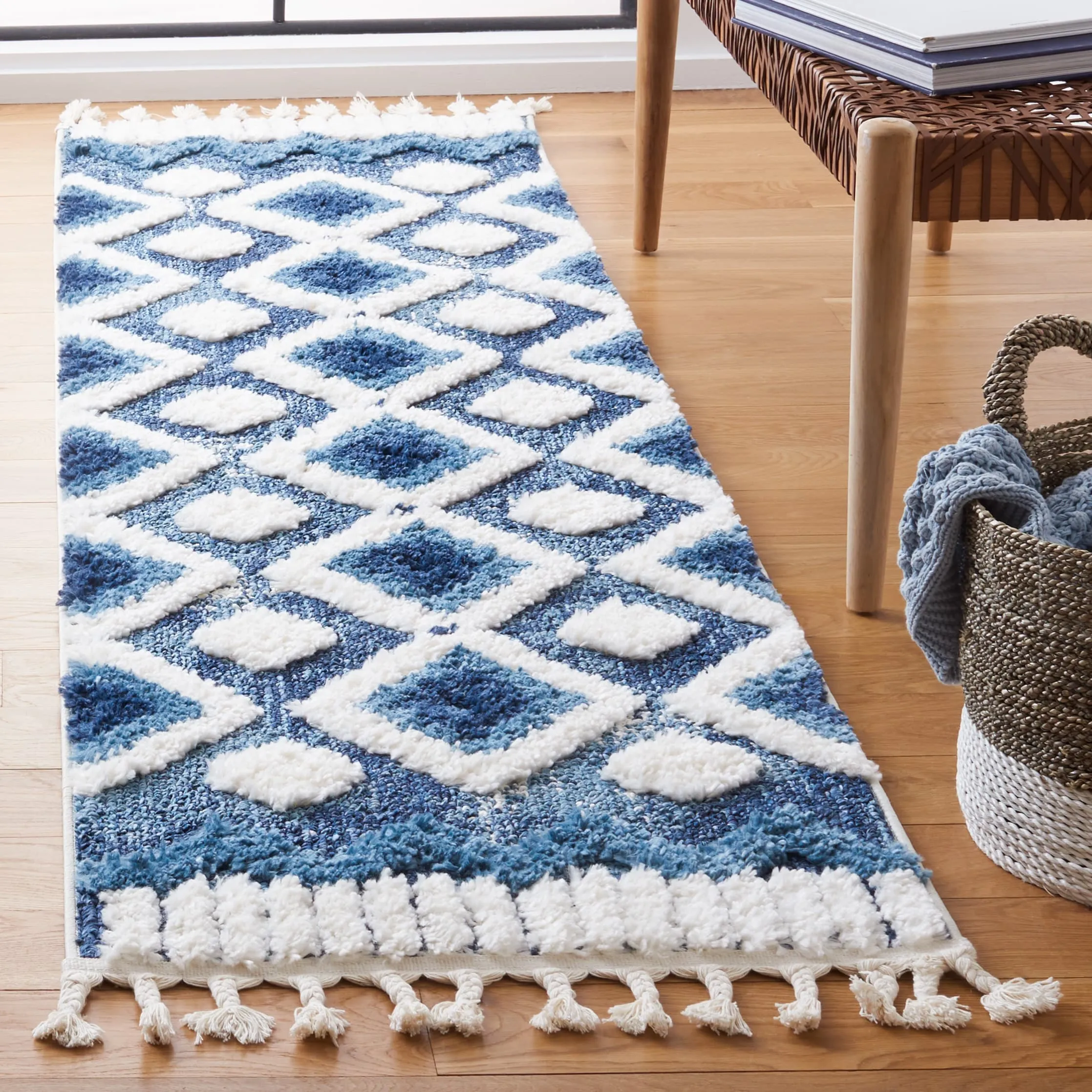 SAFAVIEH Moroccan Tassel Shag Veta 2-inch Thick Rug