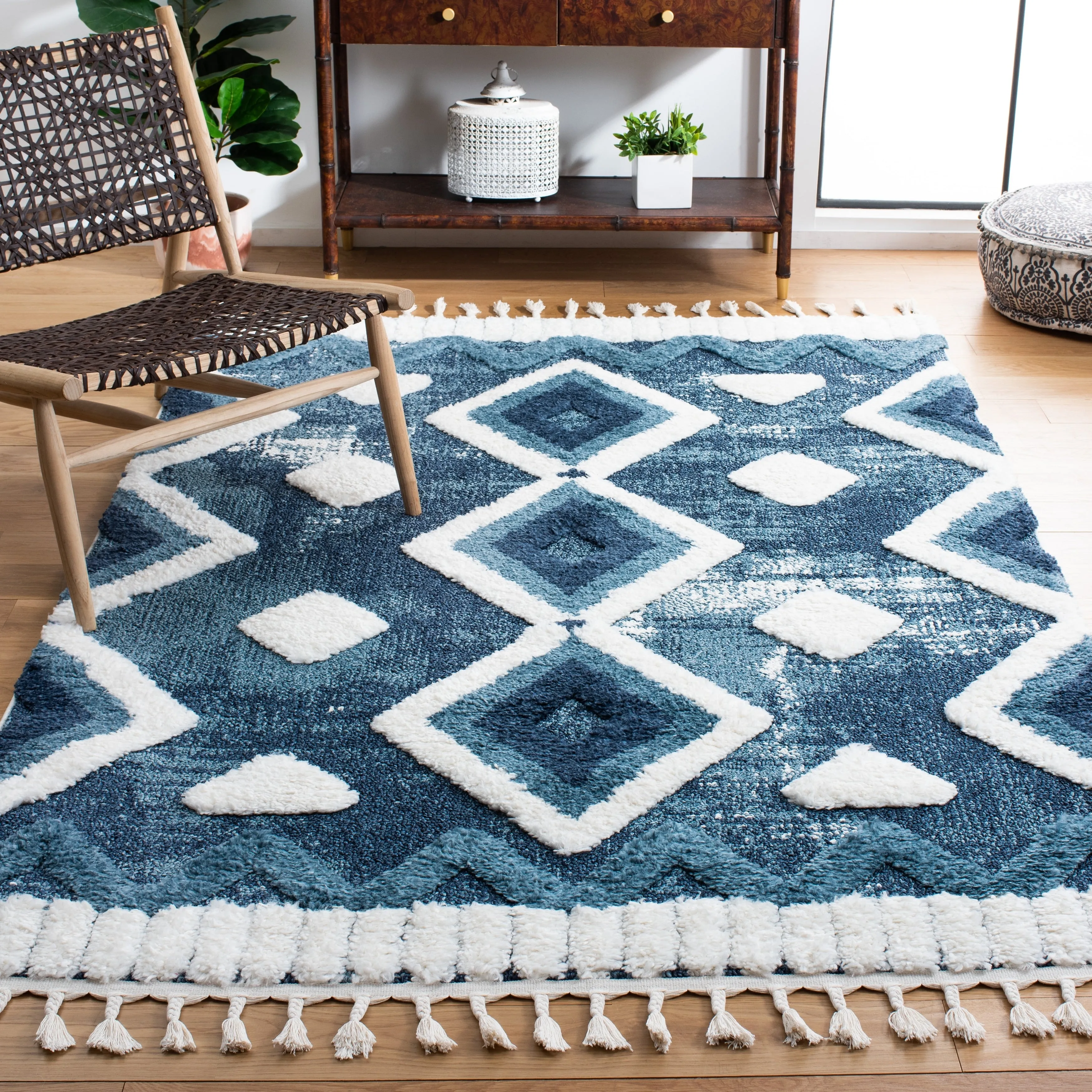 SAFAVIEH Moroccan Tassel Shag Veta 2-inch Thick Rug