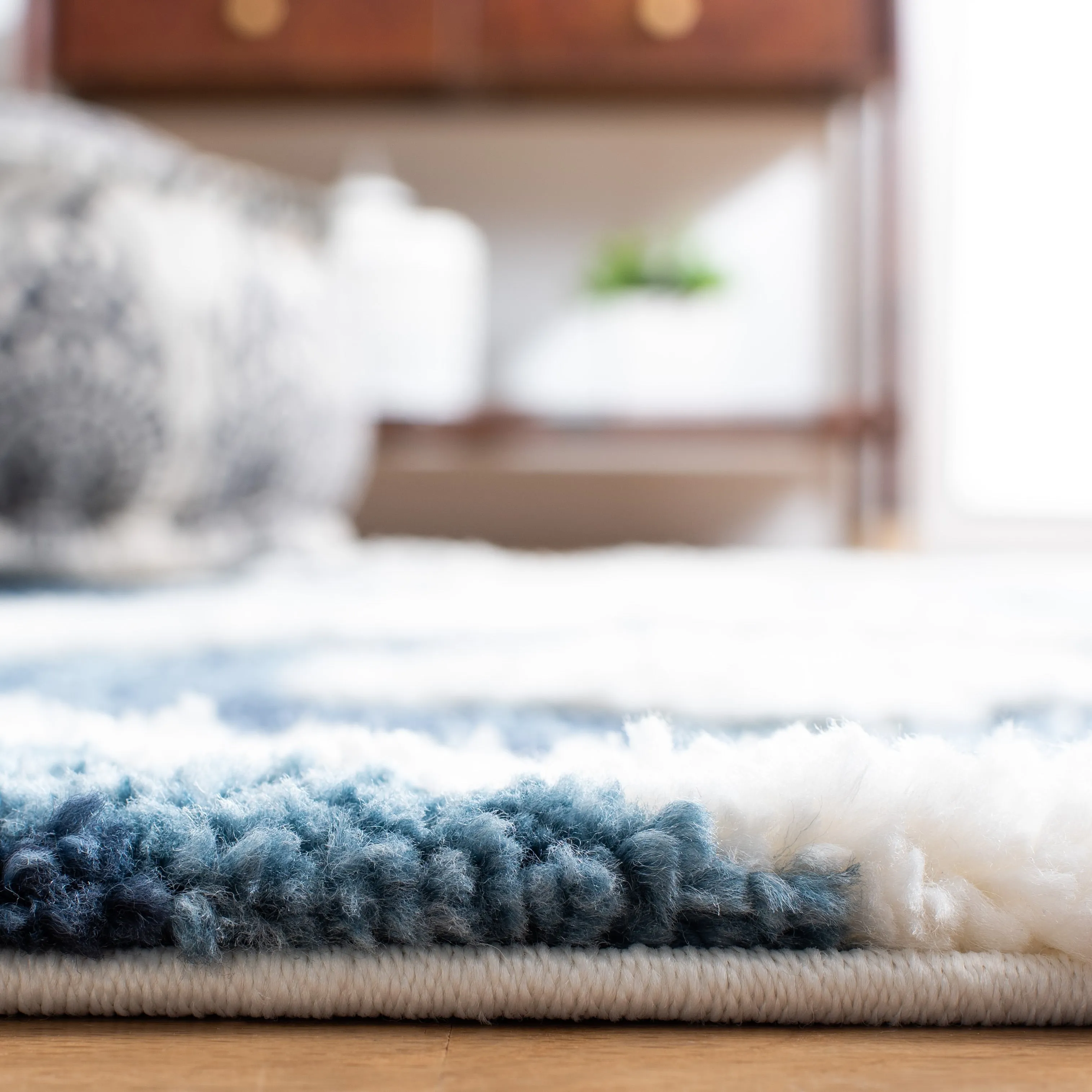 SAFAVIEH Moroccan Tassel Shag Veta 2-inch Thick Rug