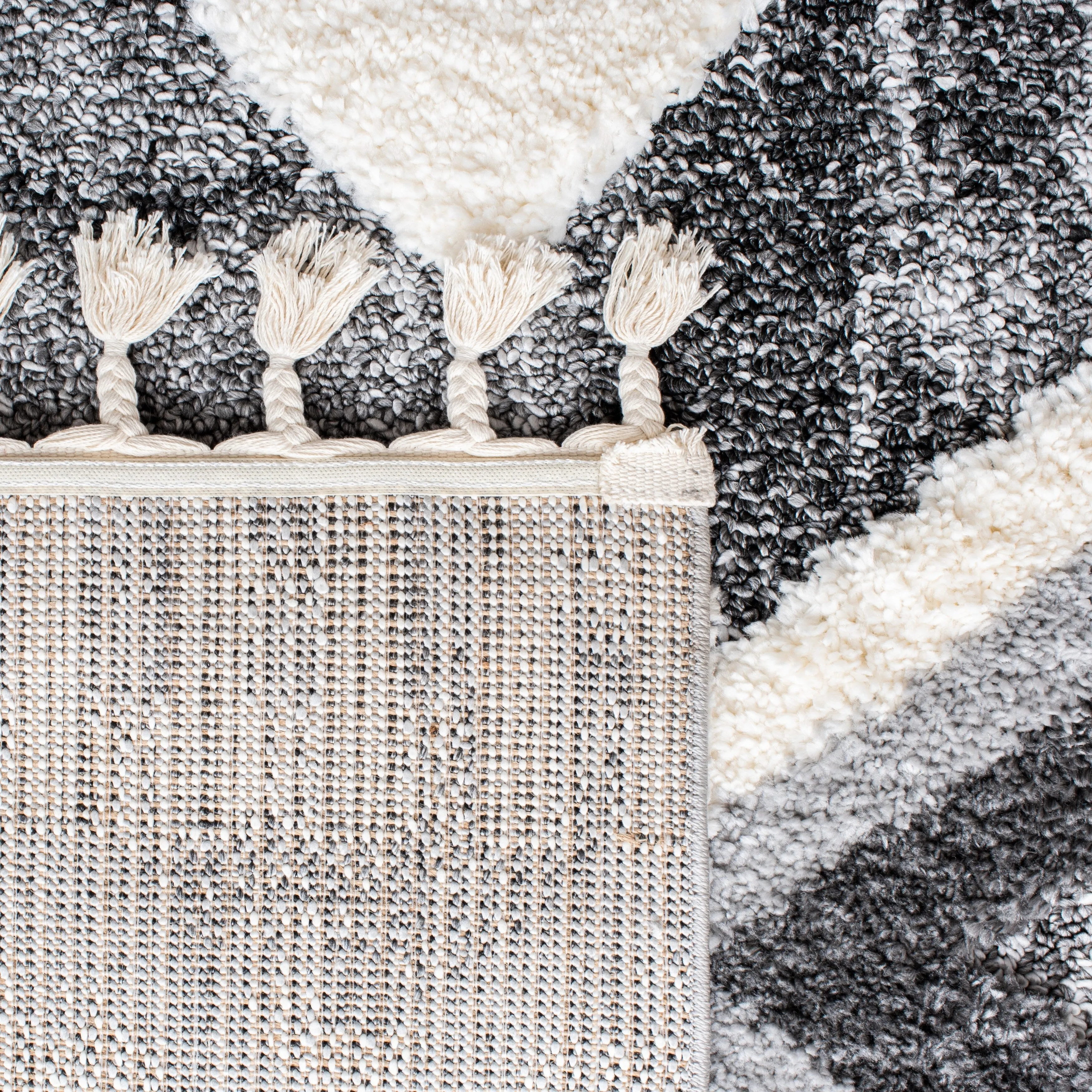 SAFAVIEH Moroccan Tassel Shag Veta 2-inch Thick Rug
