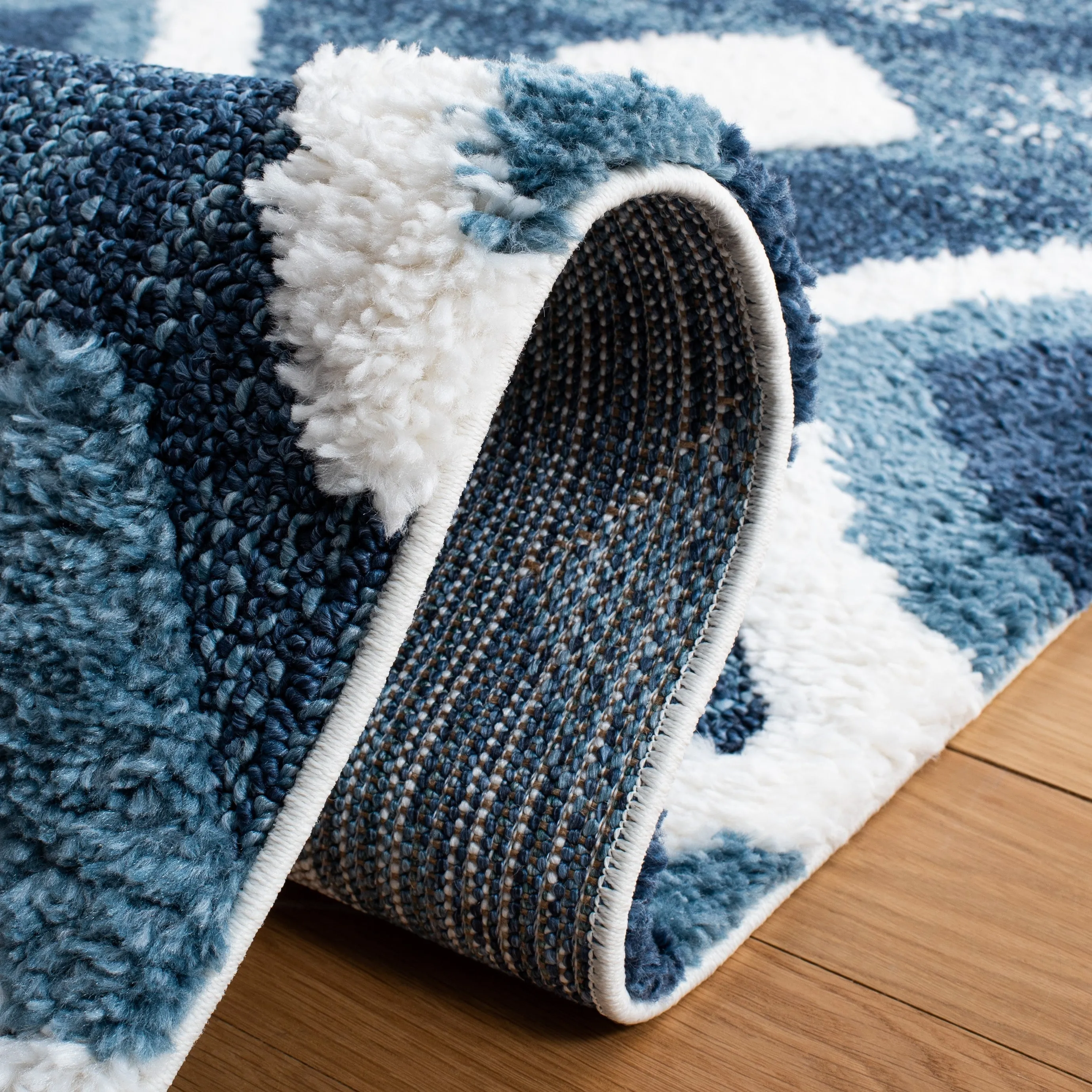 SAFAVIEH Moroccan Tassel Shag Veta 2-inch Thick Rug