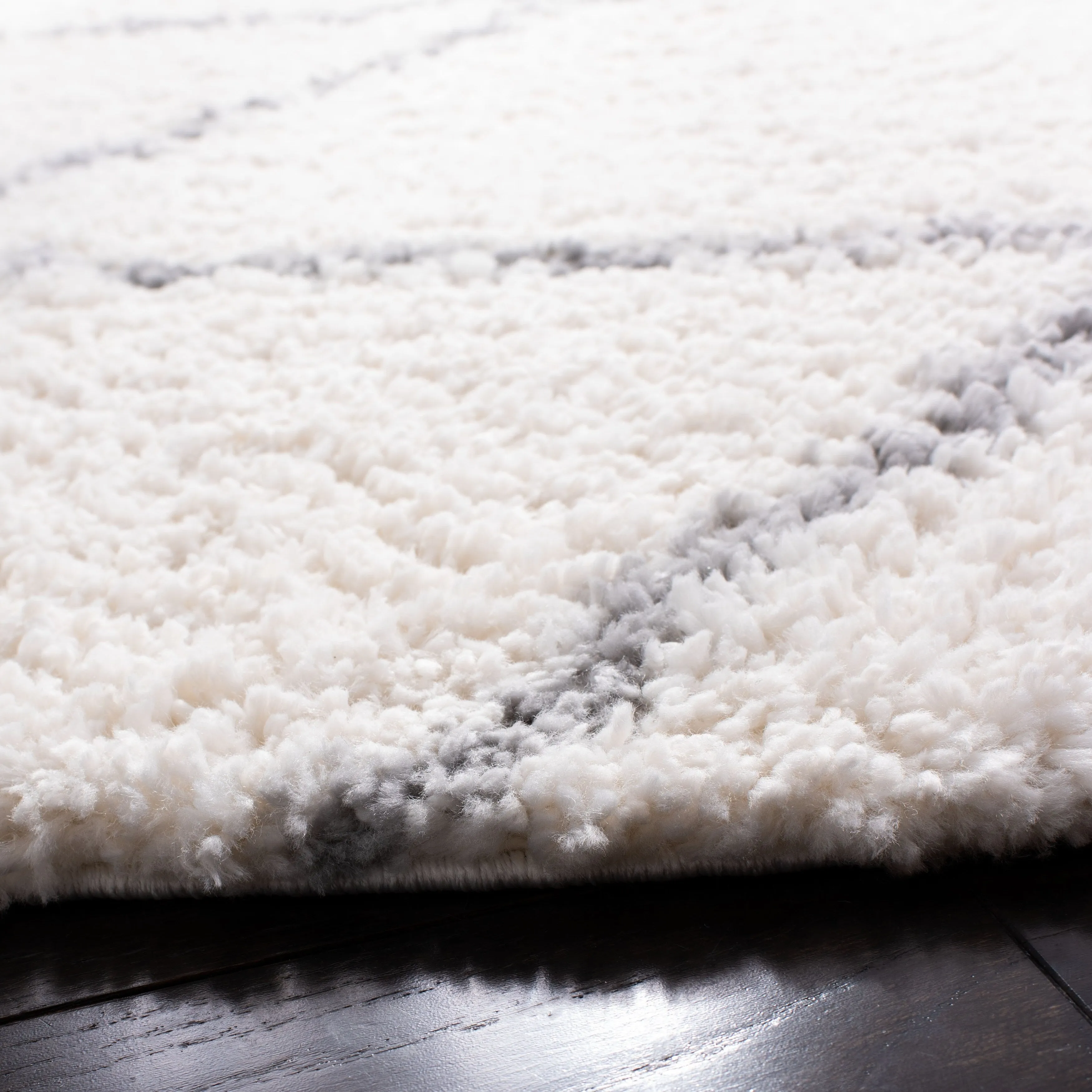 SAFAVIEH Parma Shag Sinda Trellis 1.2-inch Thick Rug