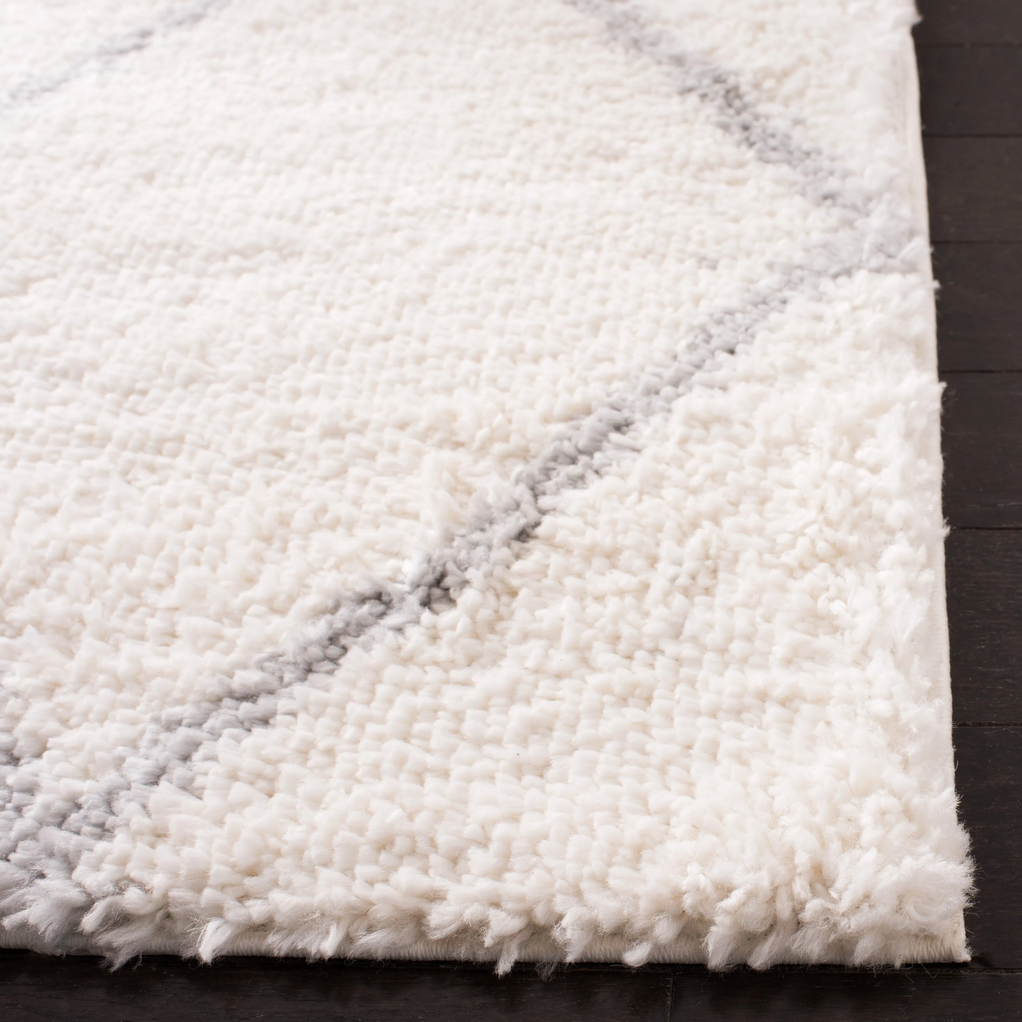SAFAVIEH Parma Shag Sinda Trellis 1.2-inch Thick Rug