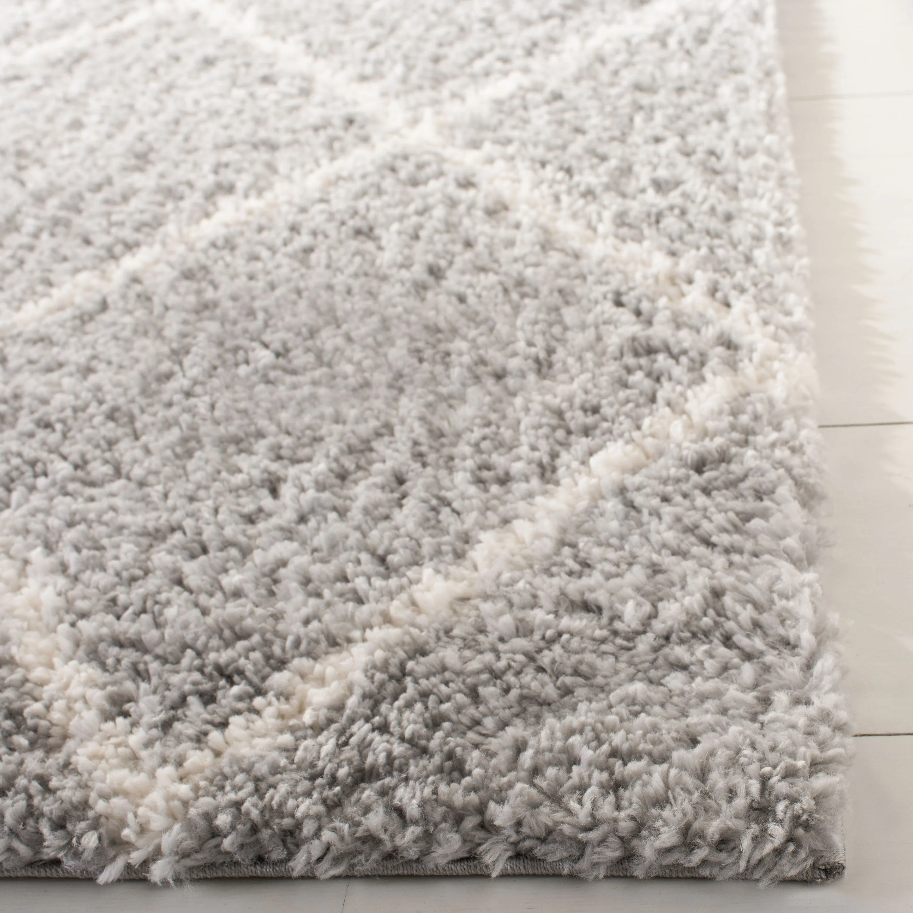 SAFAVIEH Parma Shag Sinda Trellis 1.2-inch Thick Rug