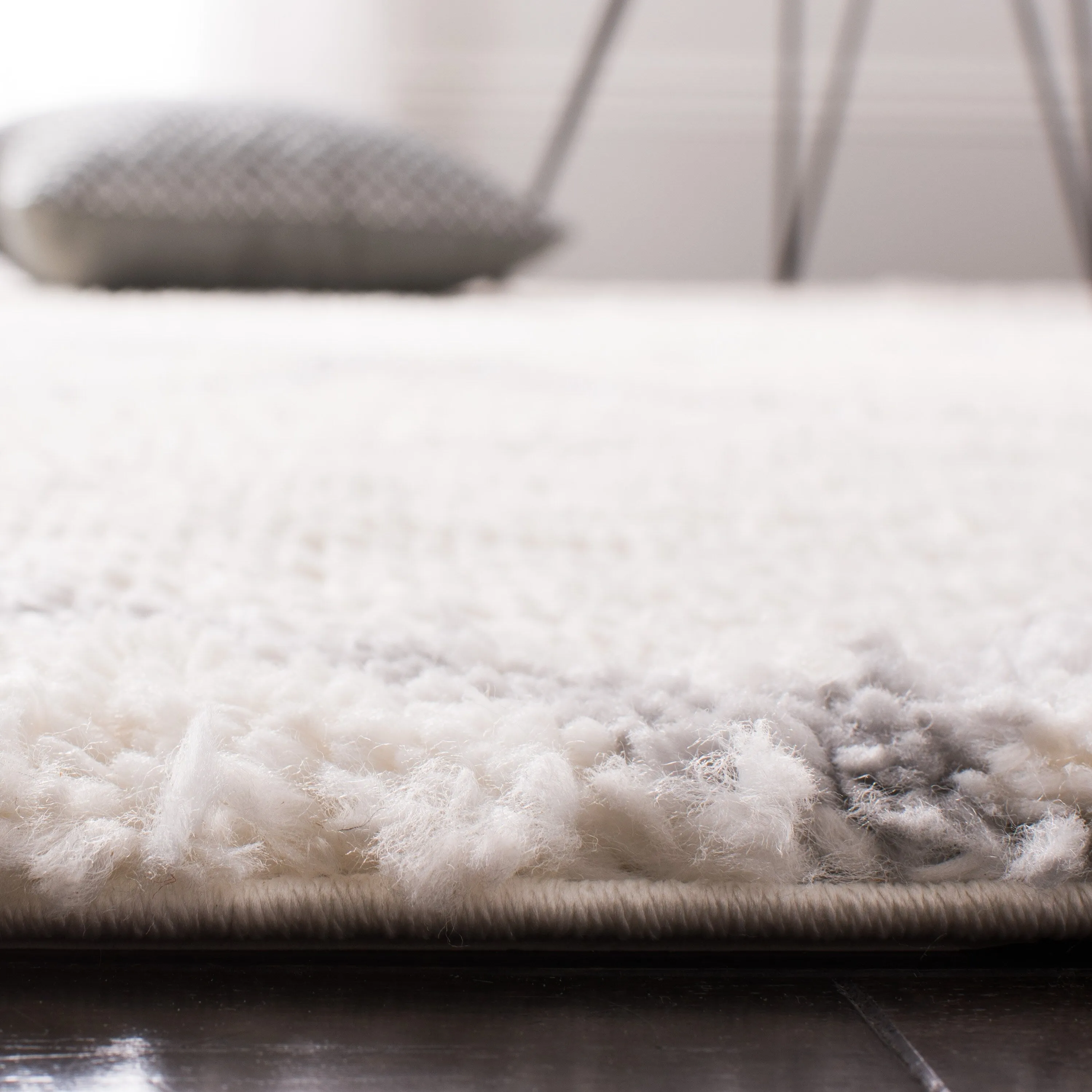 SAFAVIEH Parma Shag Sinda Trellis 1.2-inch Thick Rug