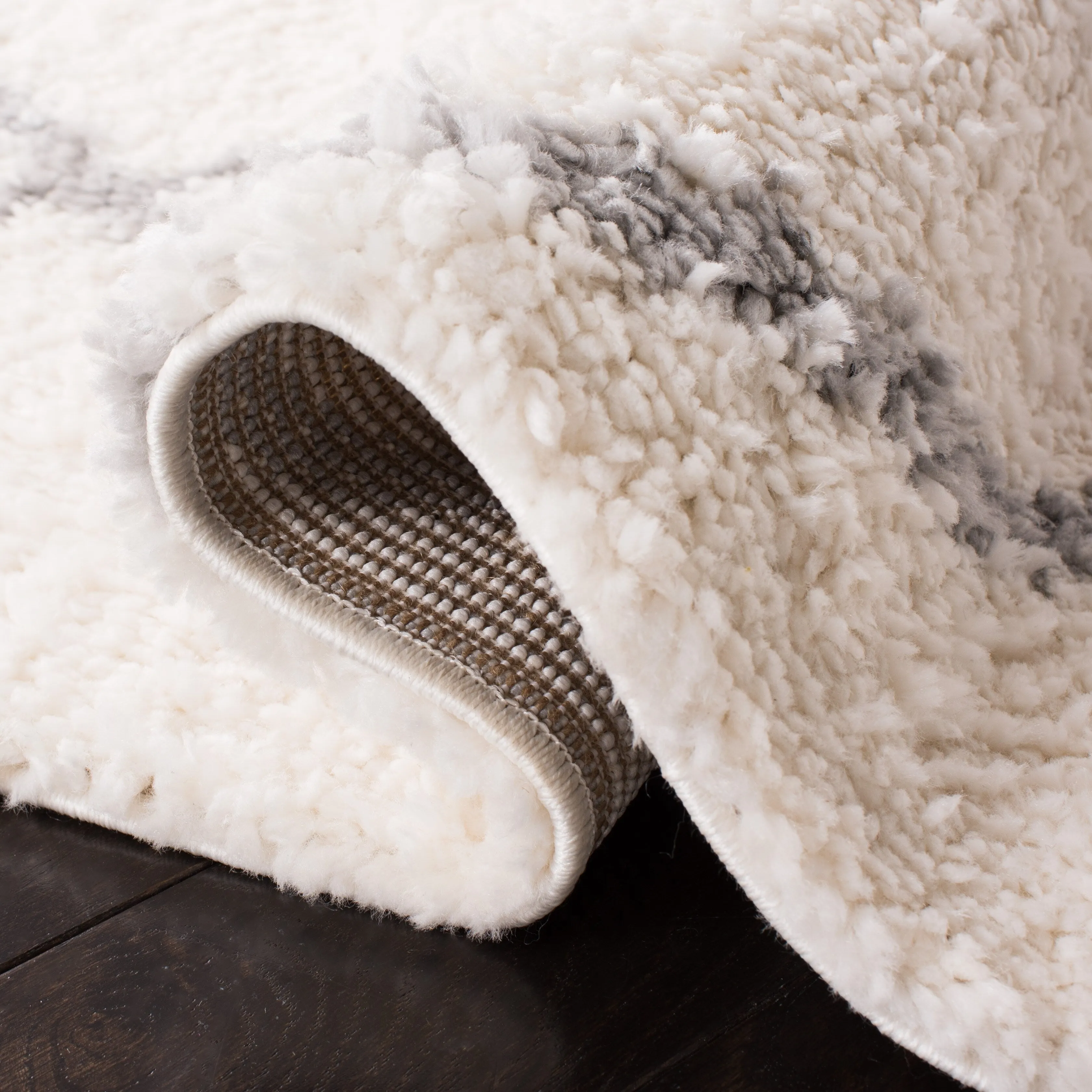 SAFAVIEH Parma Shag Sinda Trellis 1.2-inch Thick Rug
