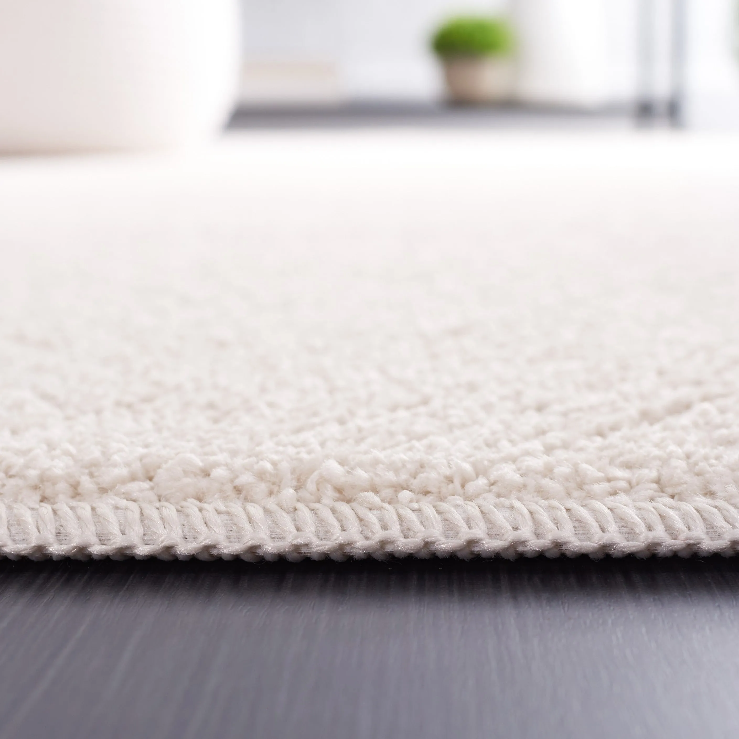 SAFAVIEH Plain and Solid Cathryn Geometric Rug