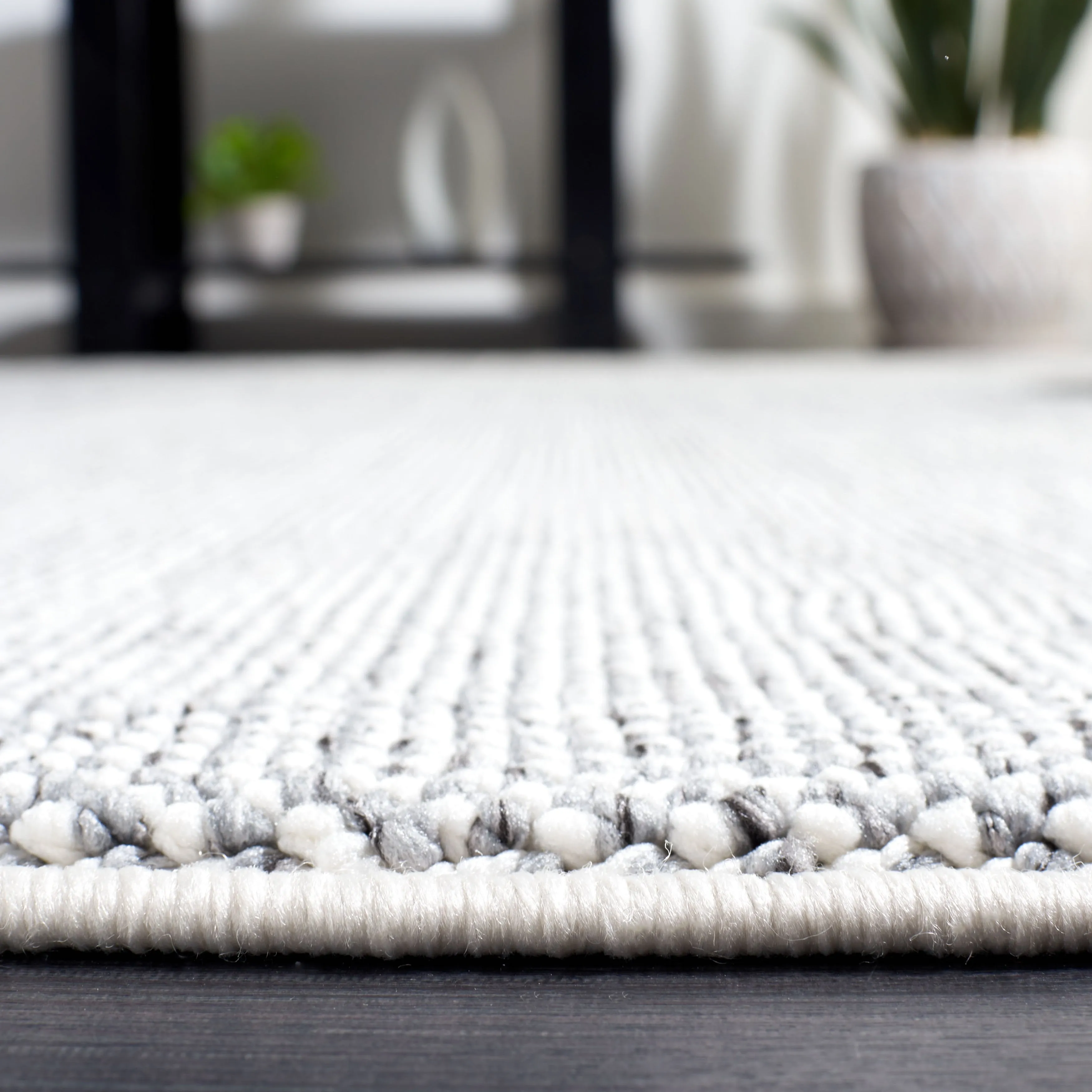 SAFAVIEH River Alcie Contemporary Solid Rug