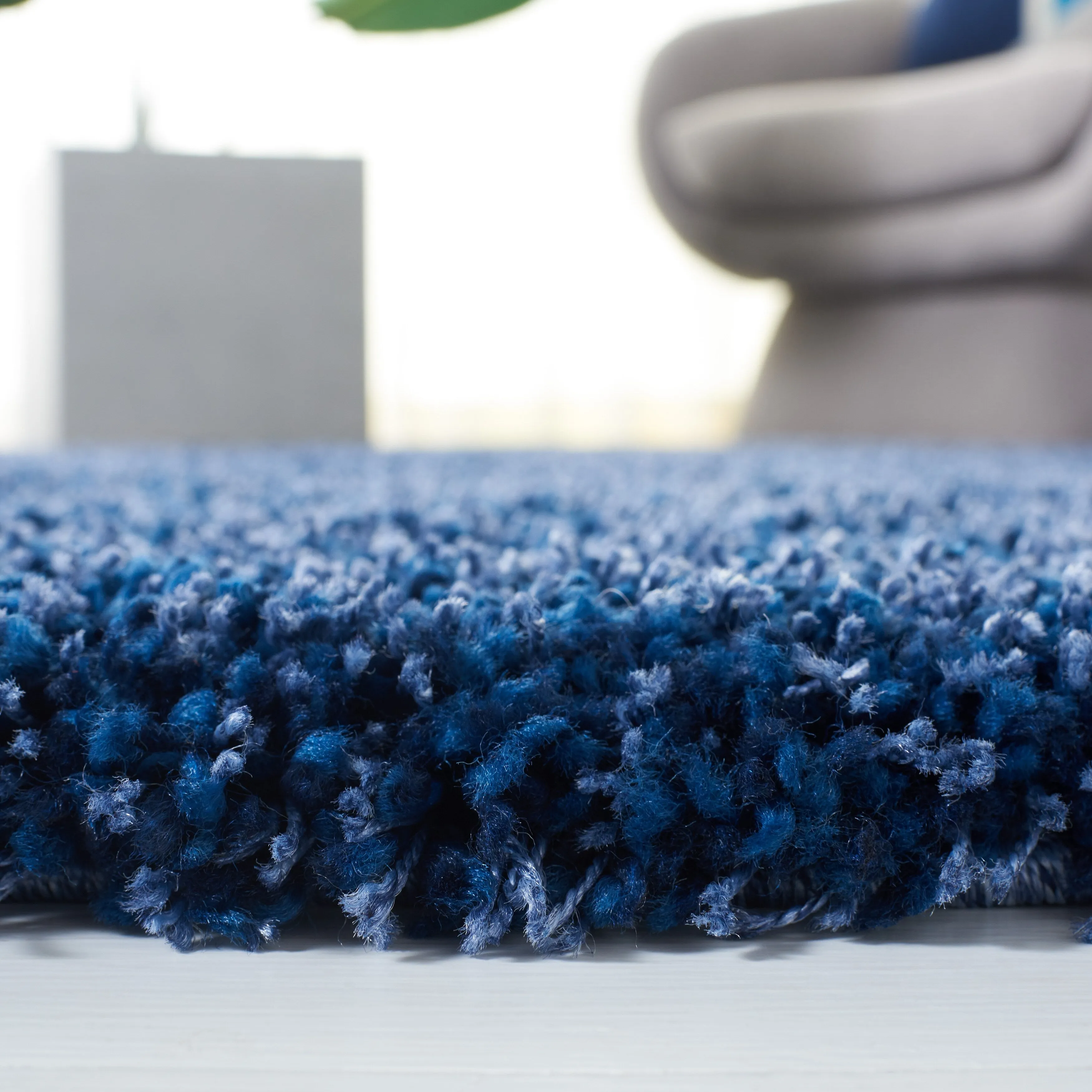 SAFAVIEH. Santa Monica Mahalia Shag 2-inch Thick Area Rug