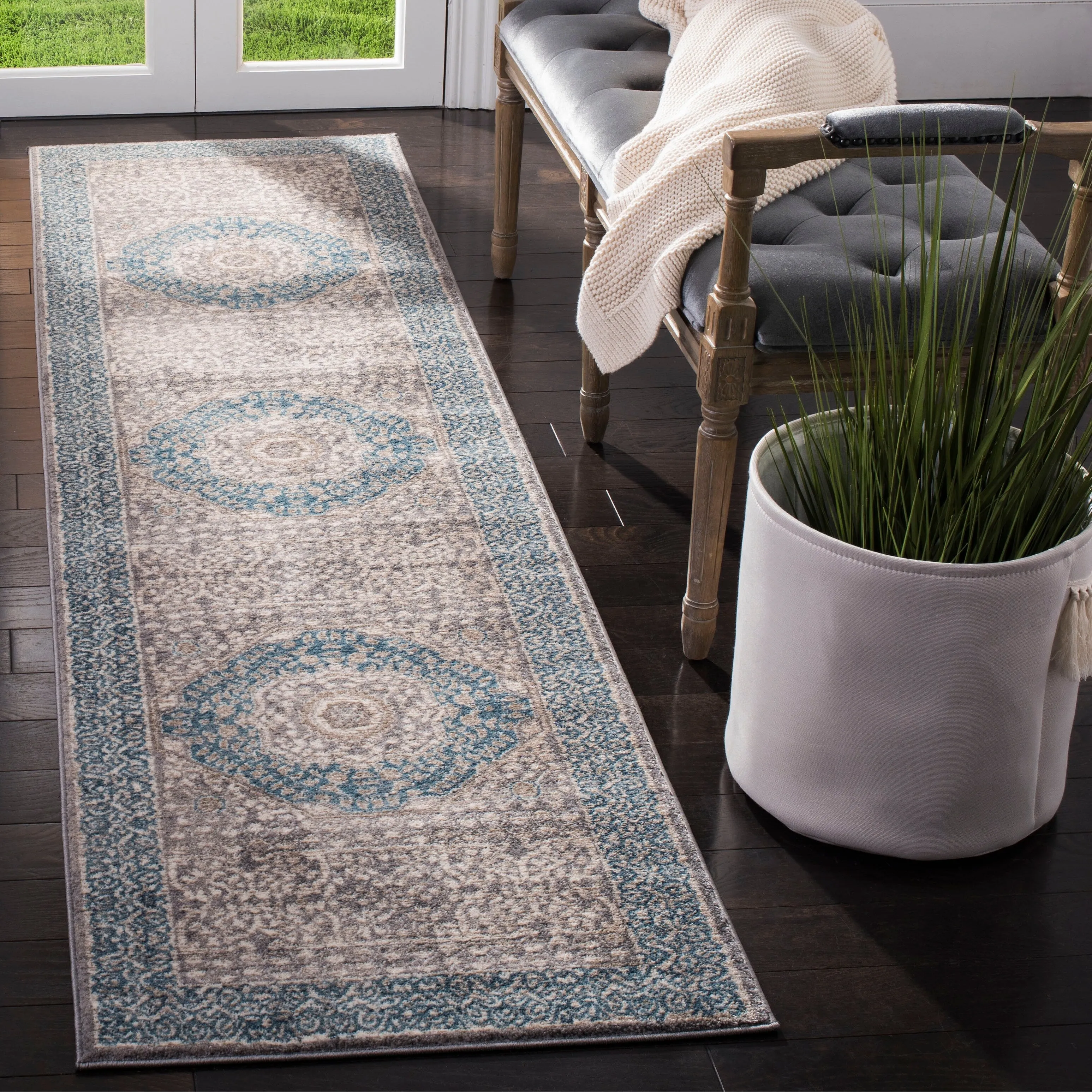 SAFAVIEH Sofia Glenna Vintage Oriental Medallion Rug