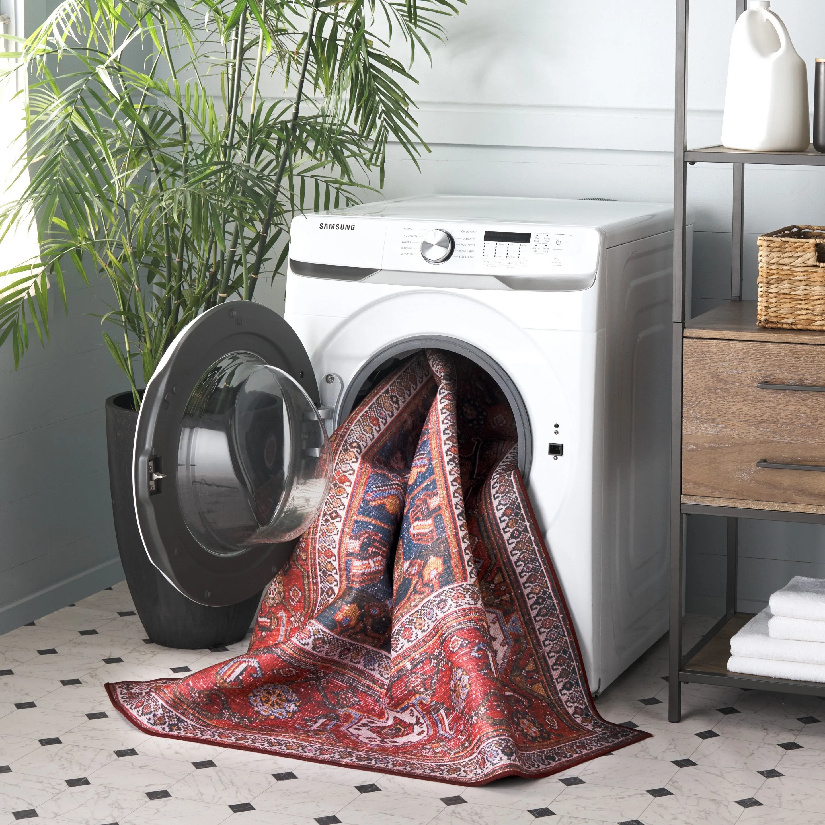 SAFAVIEH Tucson Machine Washable Slip Resistant Armenuhi Traditional Rug