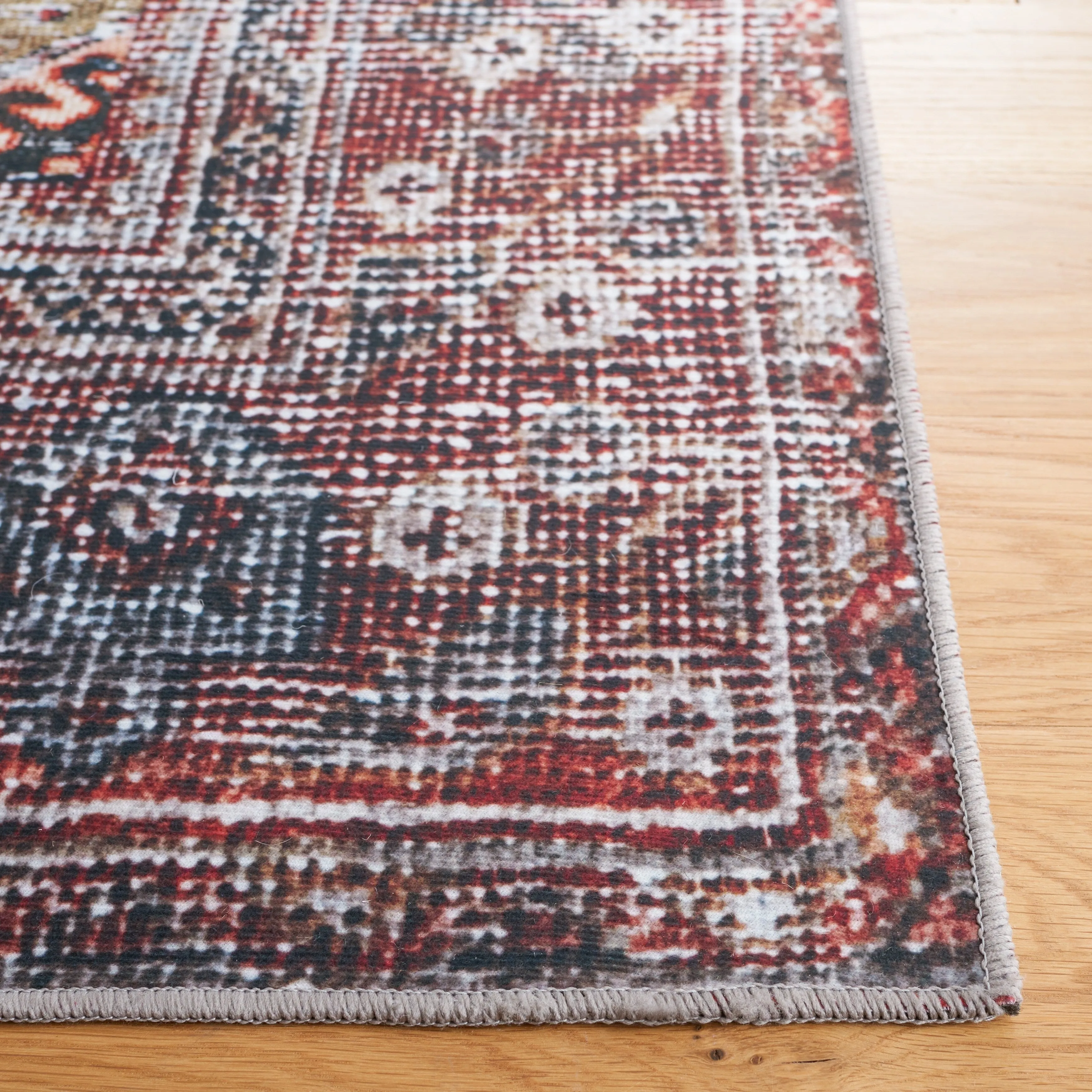 SAFAVIEH Tucson Machine Washable Slip Resistant Eldora Traditional Rug
