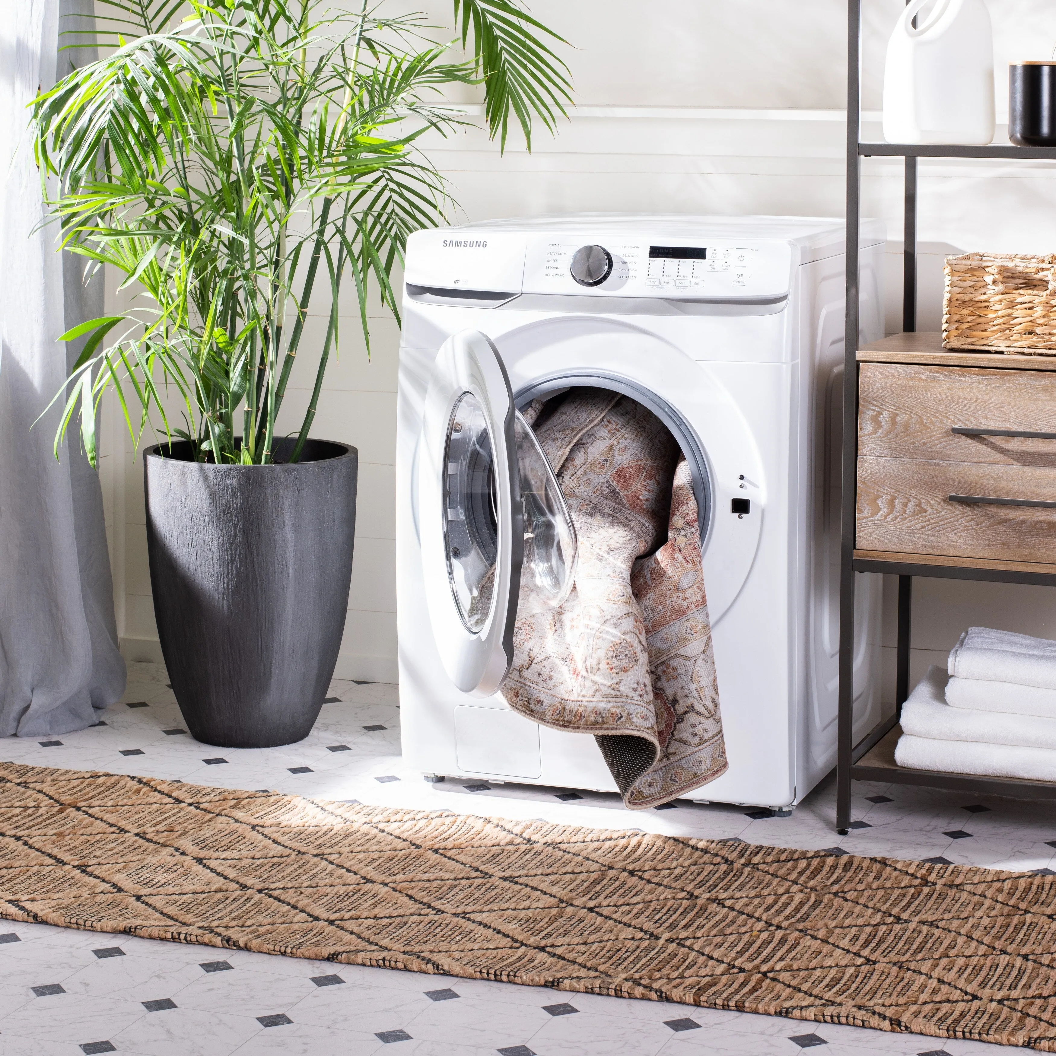 SAFAVIEH. Tucson Machine Washable Slip Resistant Queenie Oriental Medallion