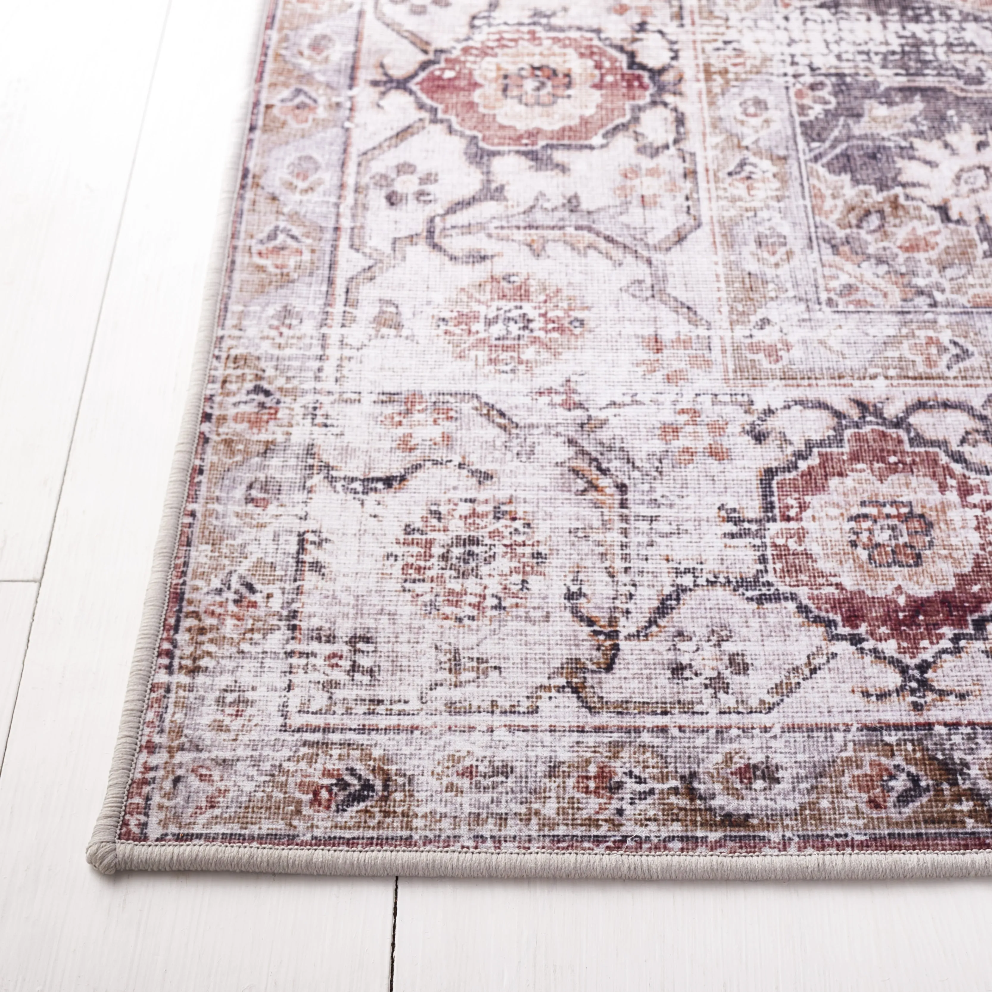 SAFAVIEH. Tucson Machine Washable Slip Resistant Queenie Oriental Medallion