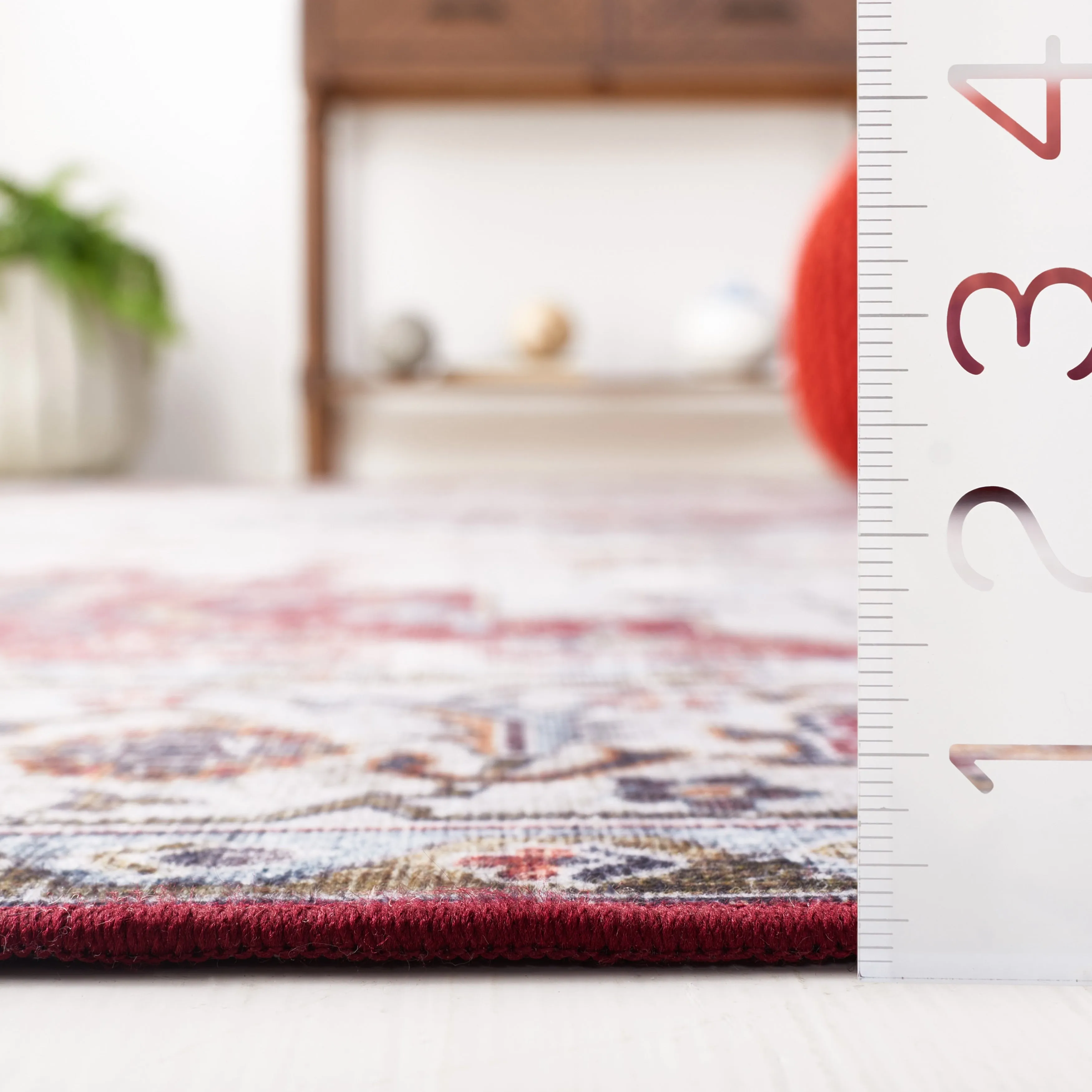 SAFAVIEH. Tucson Machine Washable Slip Resistant Queenie Oriental Medallion