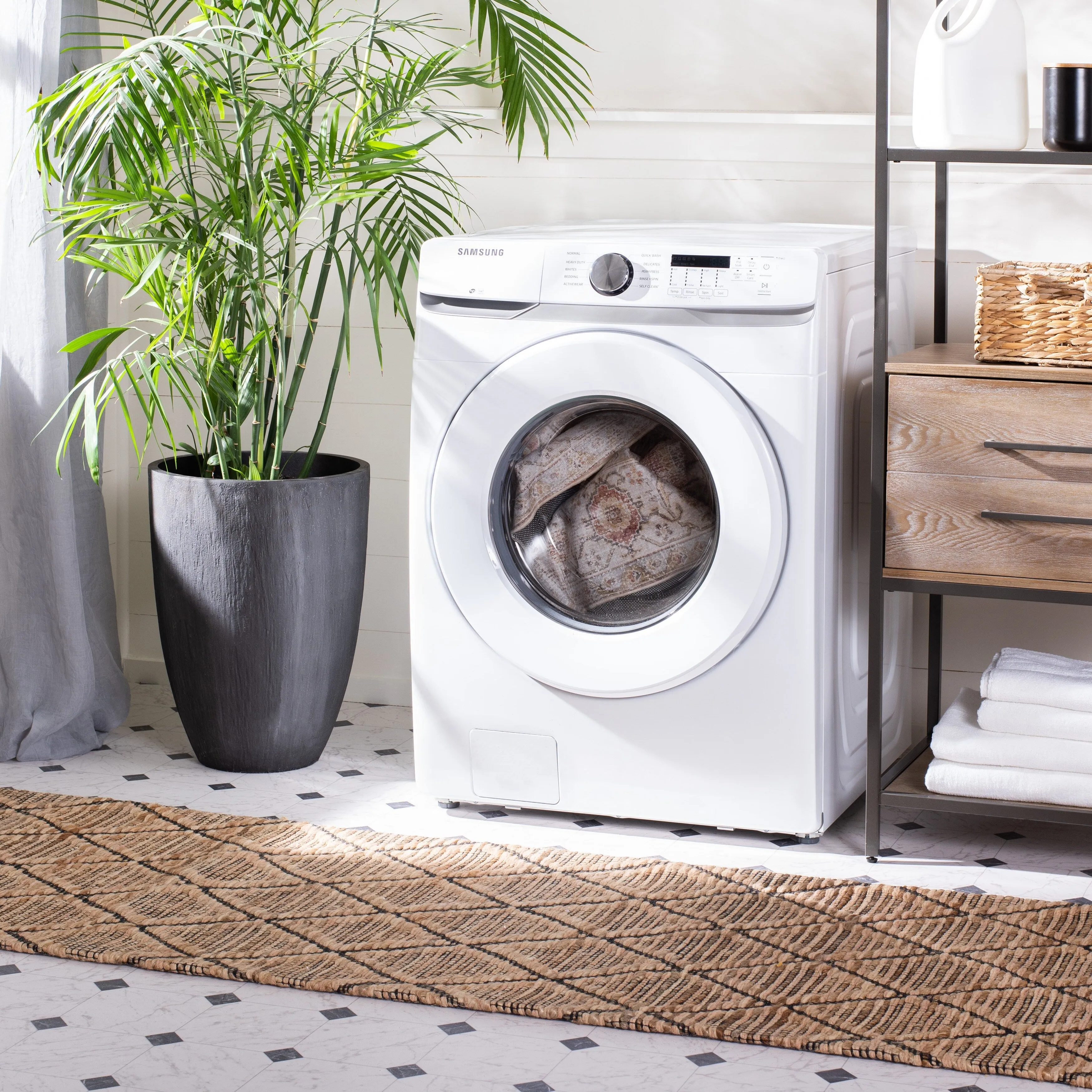SAFAVIEH. Tucson Machine Washable Slip Resistant Queenie Oriental Medallion