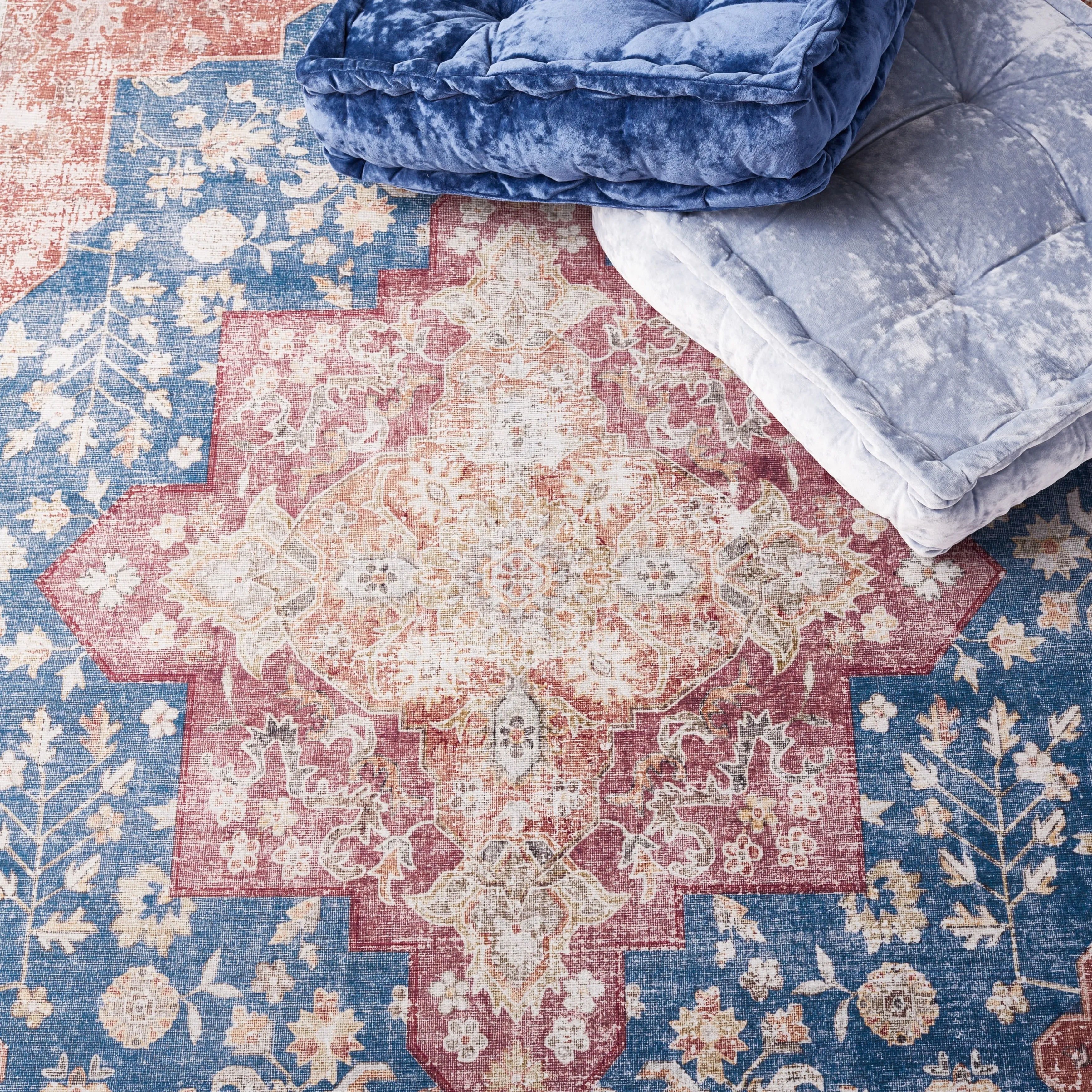 SAFAVIEH. Tucson Machine Washable Slip Resistant Queenie Oriental Medallion
