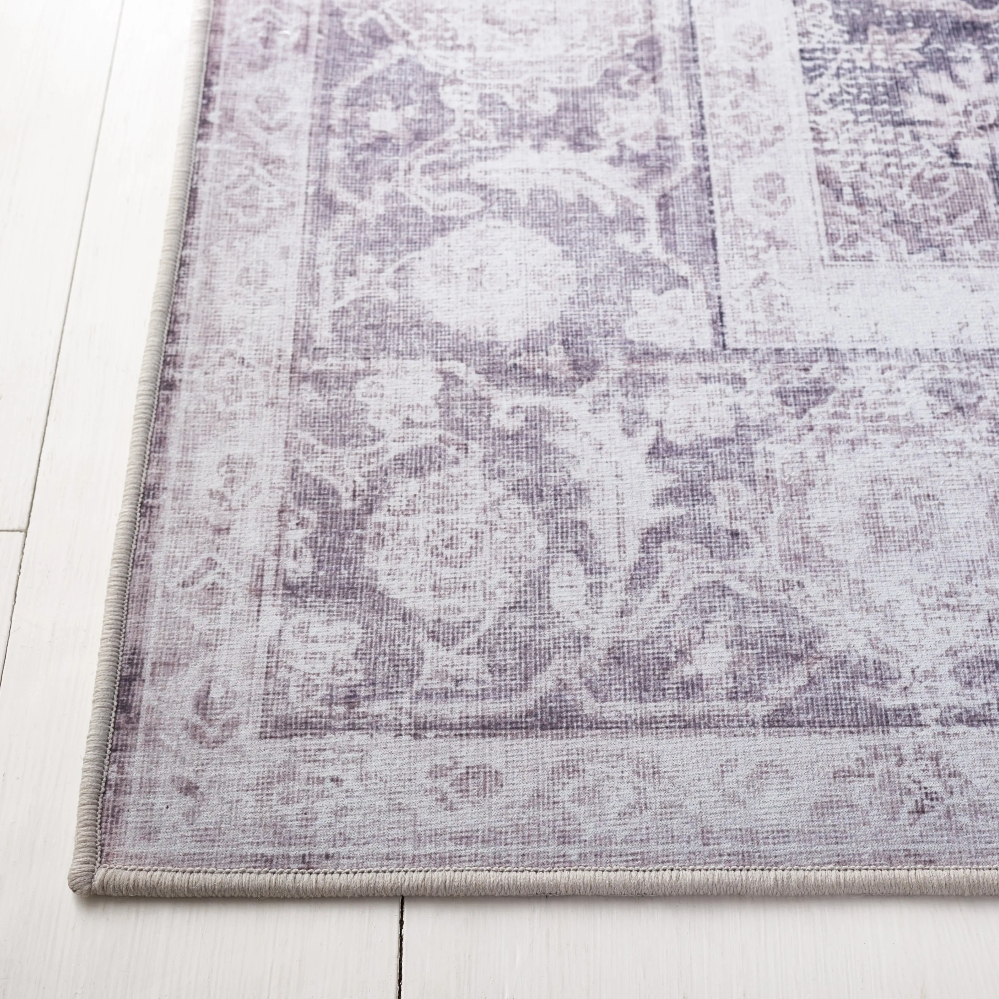 SAFAVIEH. Tucson Machine Washable Slip Resistant Queenie Oriental Medallion