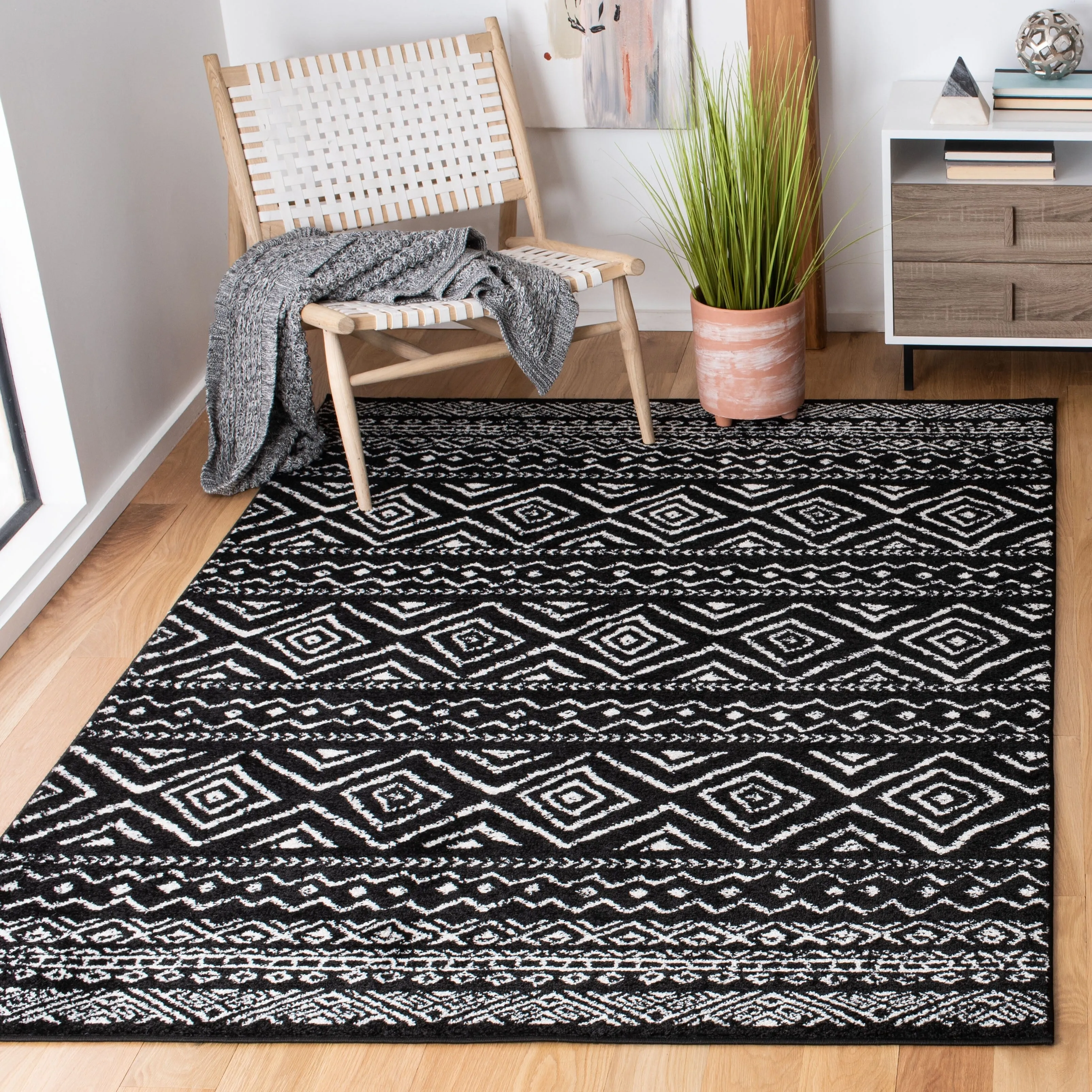 SAFAVIEH Tulum Shima Moroccan Boho Distressed Rug - Black/Ivory - 9' x 12'