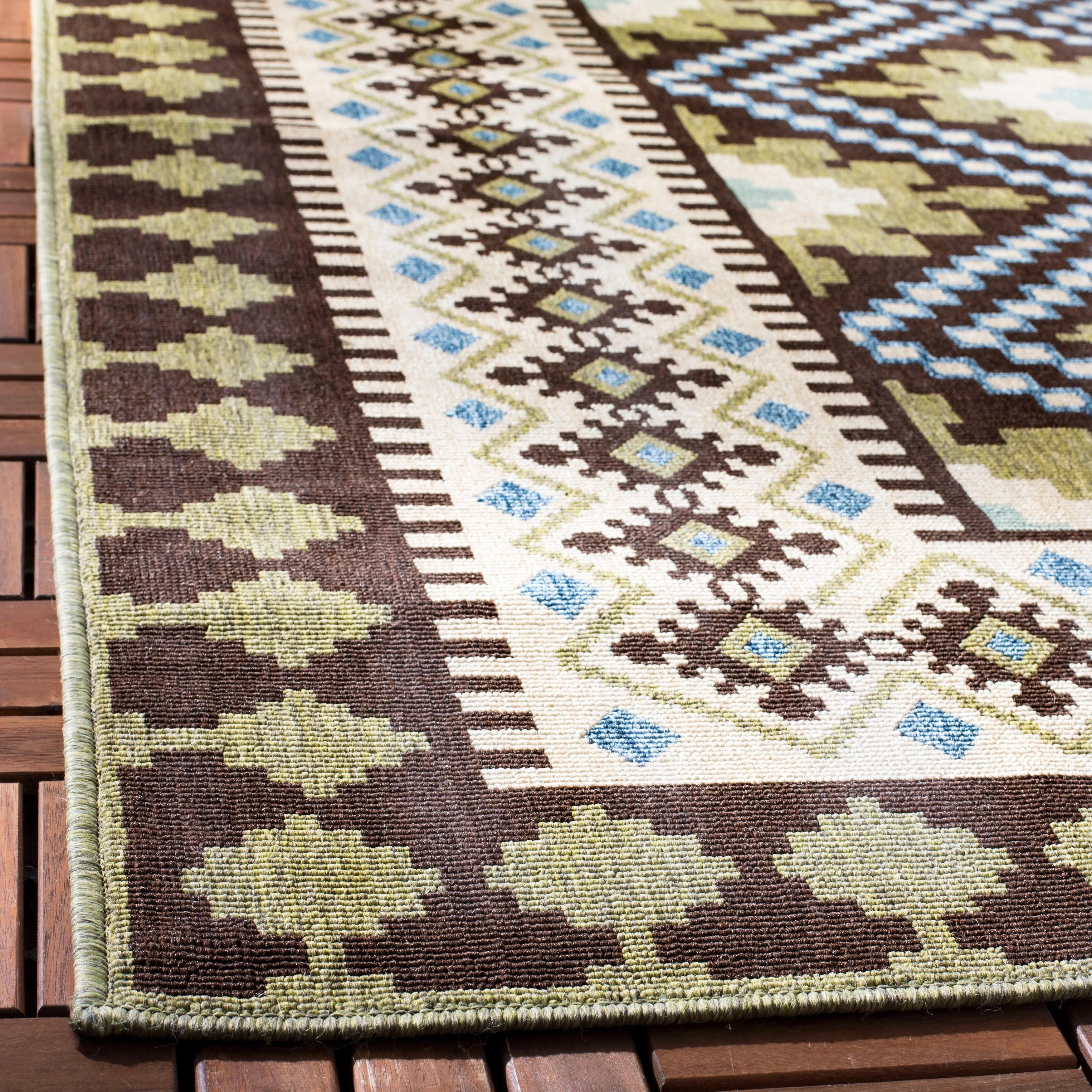 SAFAVIEH Veranda Eyvor Indoor/ Outdoor Waterproof Patio Backyard Rug