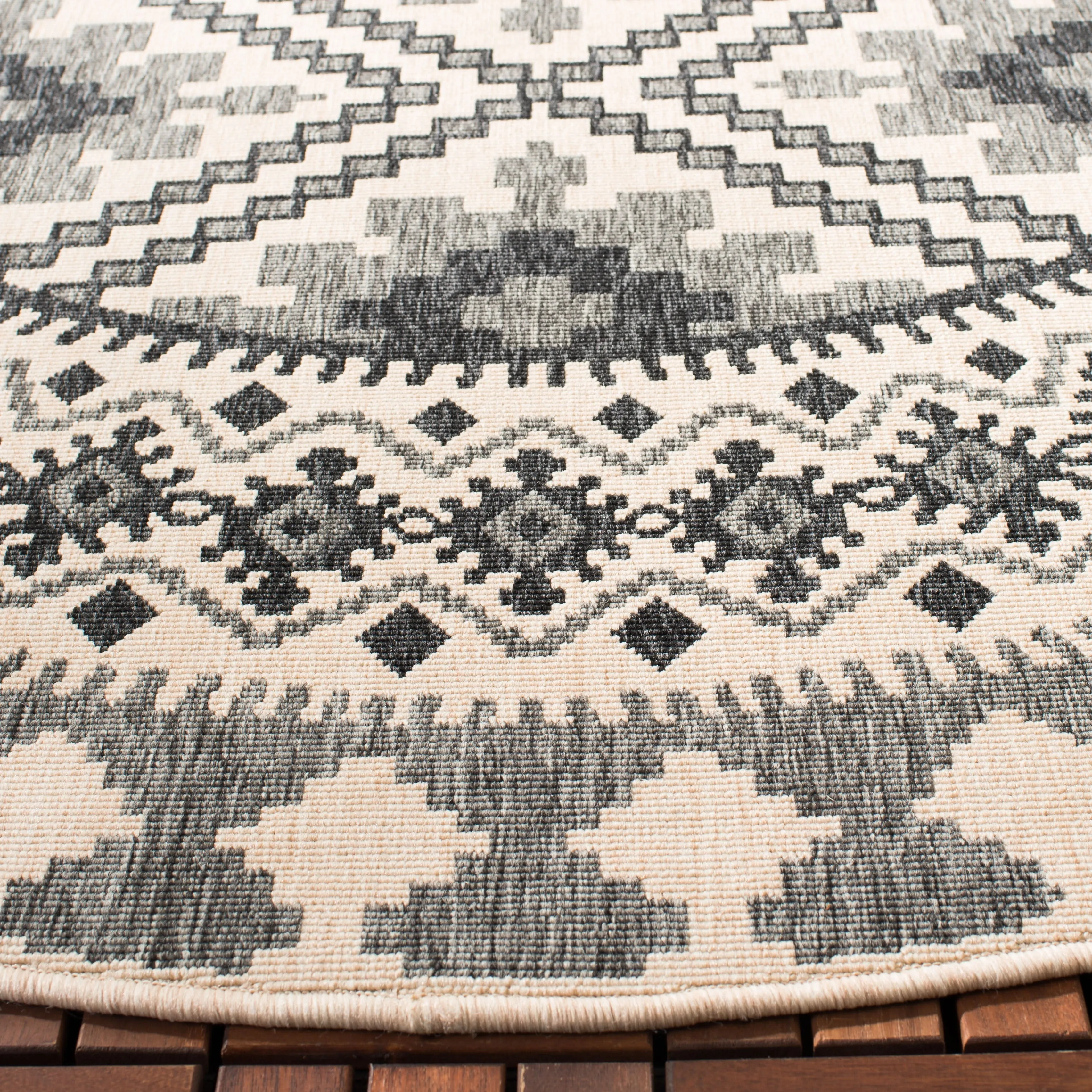 SAFAVIEH Veranda Eyvor Indoor/ Outdoor Waterproof Patio Backyard Rug