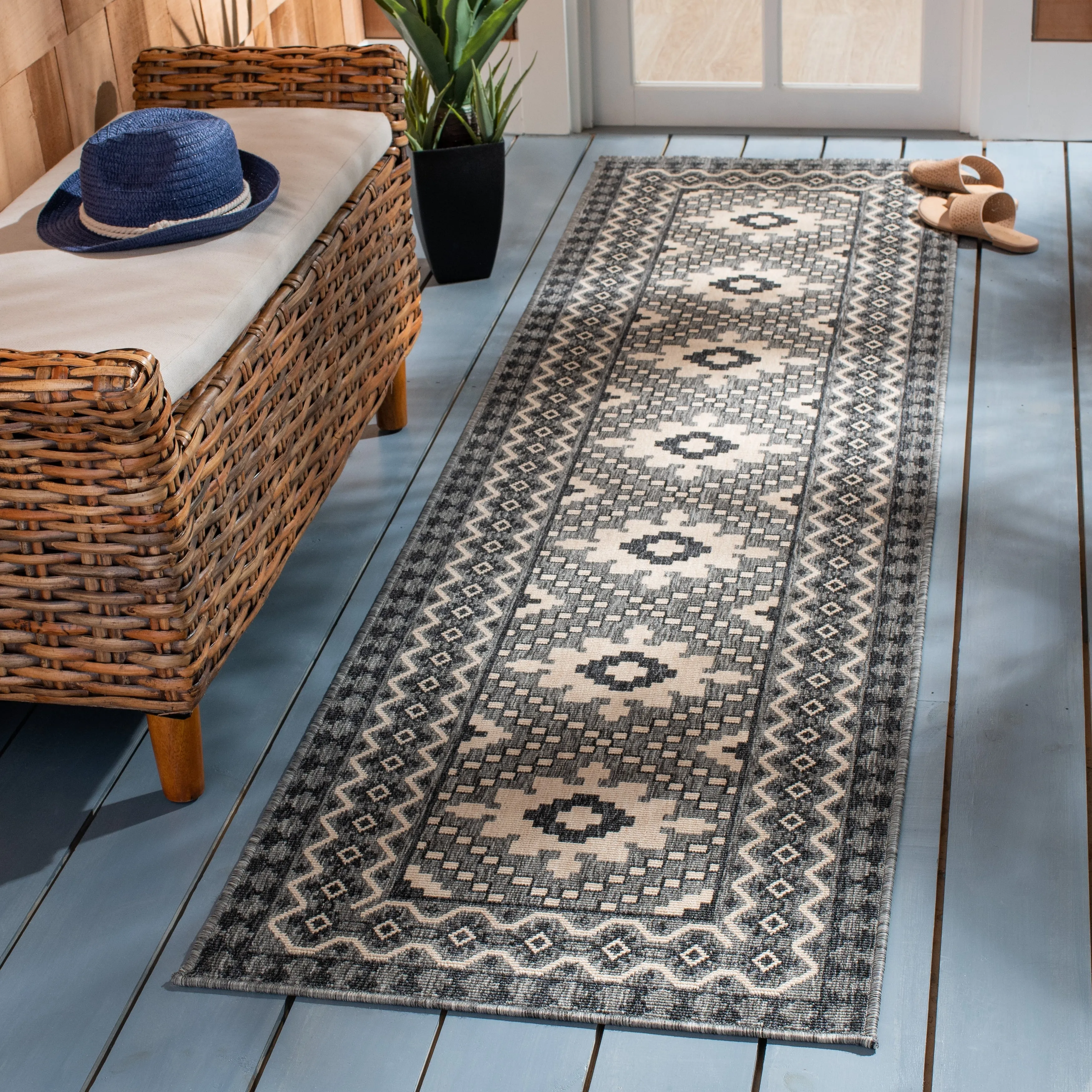 SAFAVIEH Veranda Eyvor Indoor/ Outdoor Waterproof Patio Backyard Rug