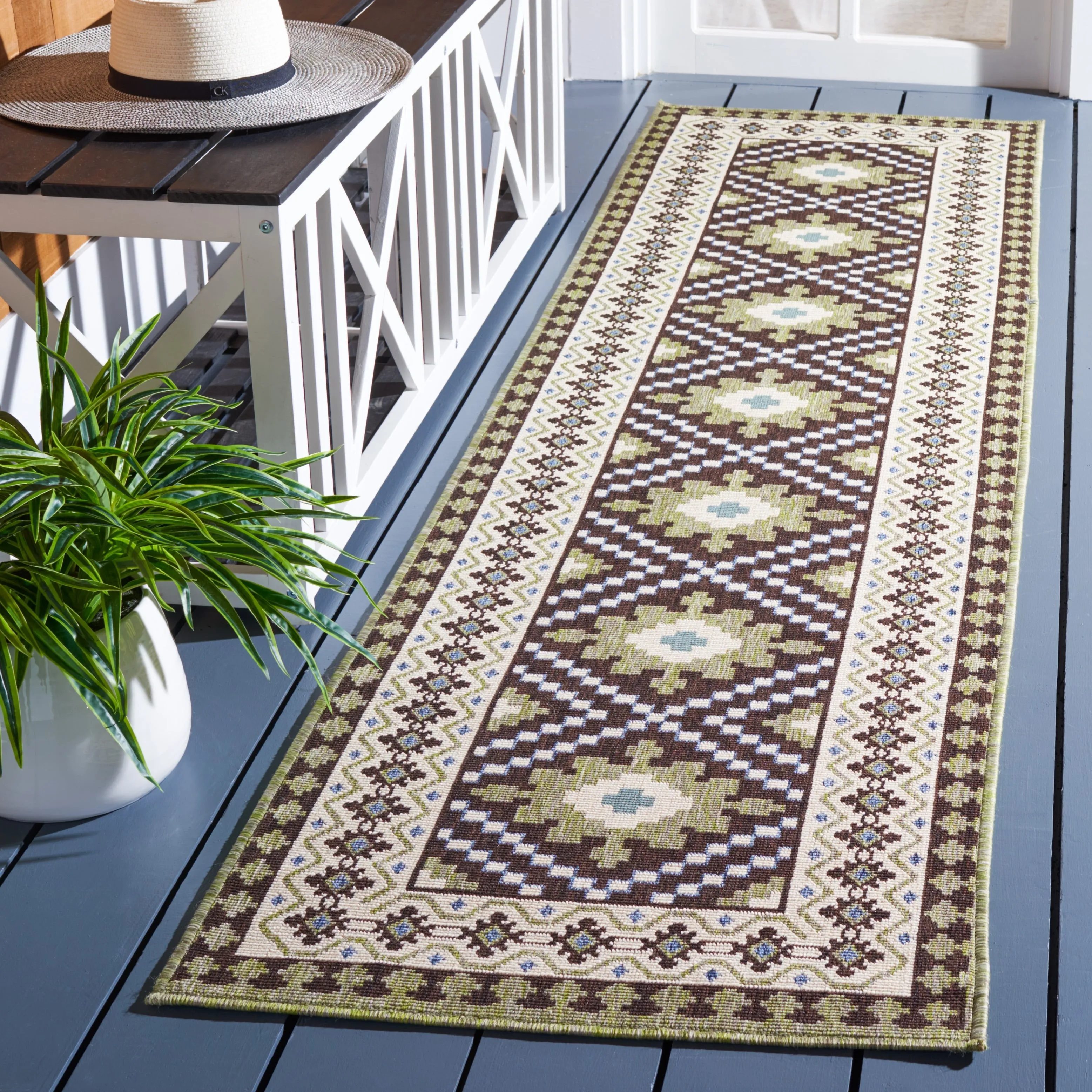 SAFAVIEH Veranda Eyvor Indoor/ Outdoor Waterproof Patio Backyard Rug