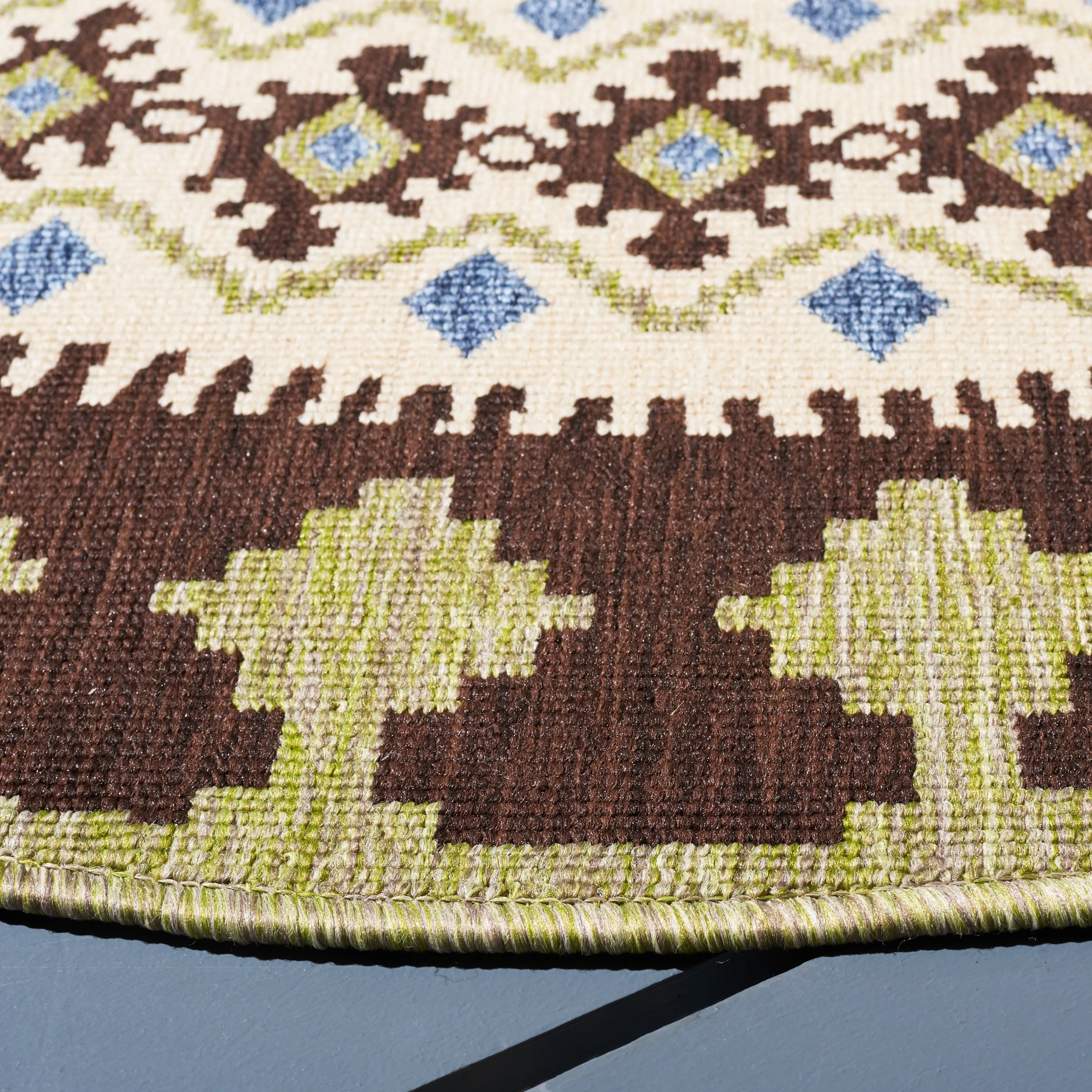SAFAVIEH Veranda Eyvor Indoor/ Outdoor Waterproof Patio Backyard Rug