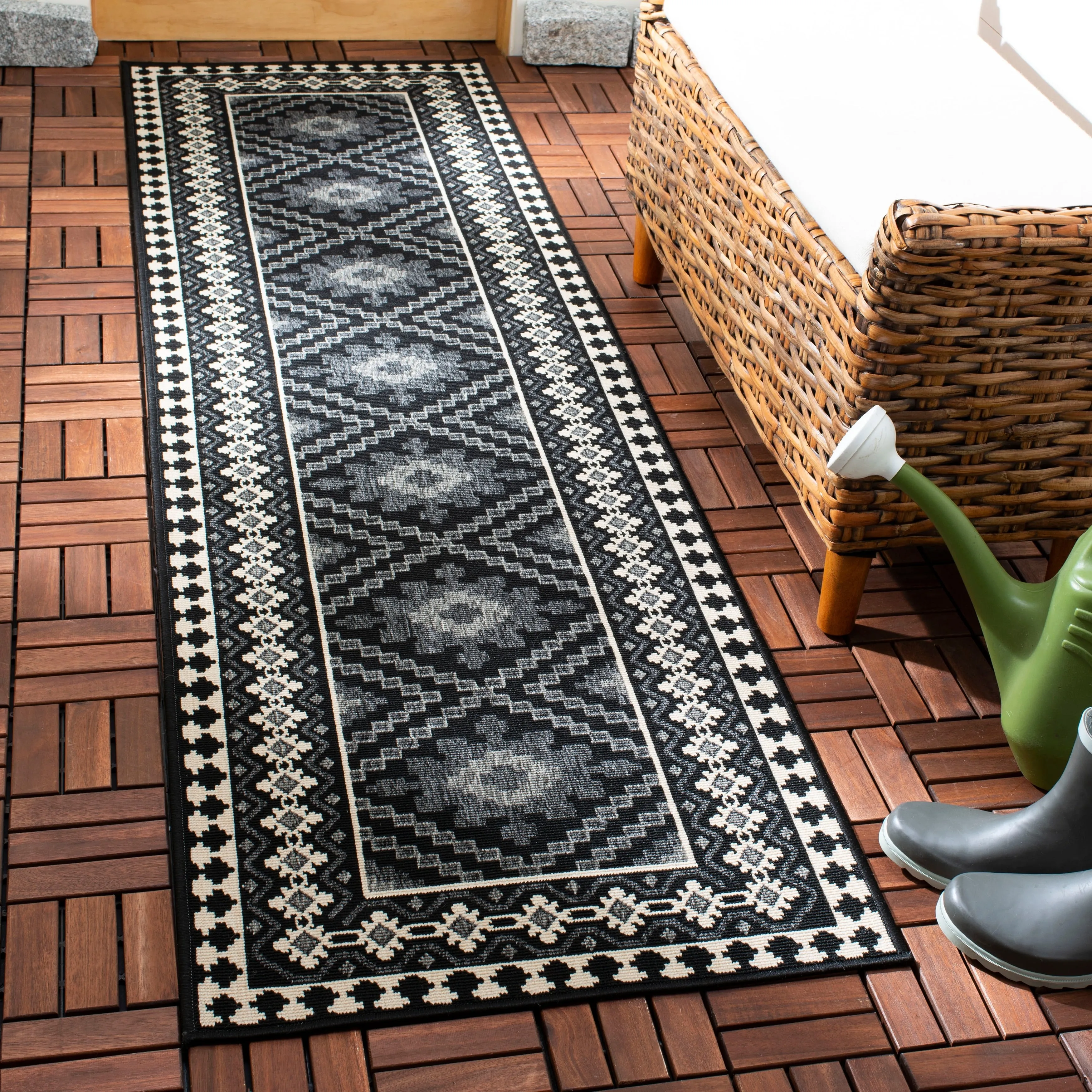 SAFAVIEH Veranda Eyvor Indoor/ Outdoor Waterproof Patio Backyard Rug