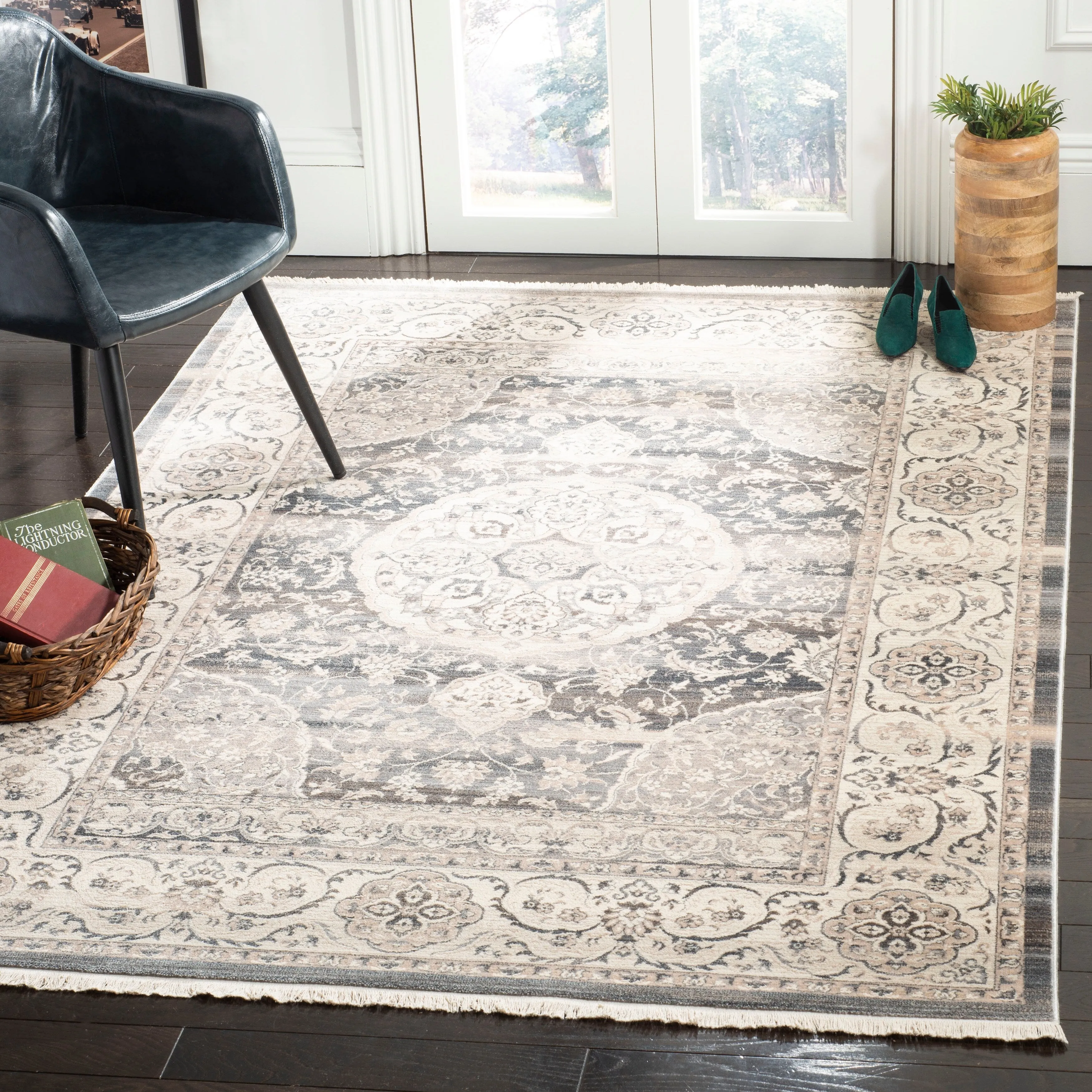 SAFAVIEH Vintage Boho Persian Reinoutje Oriental Polyester Rug with