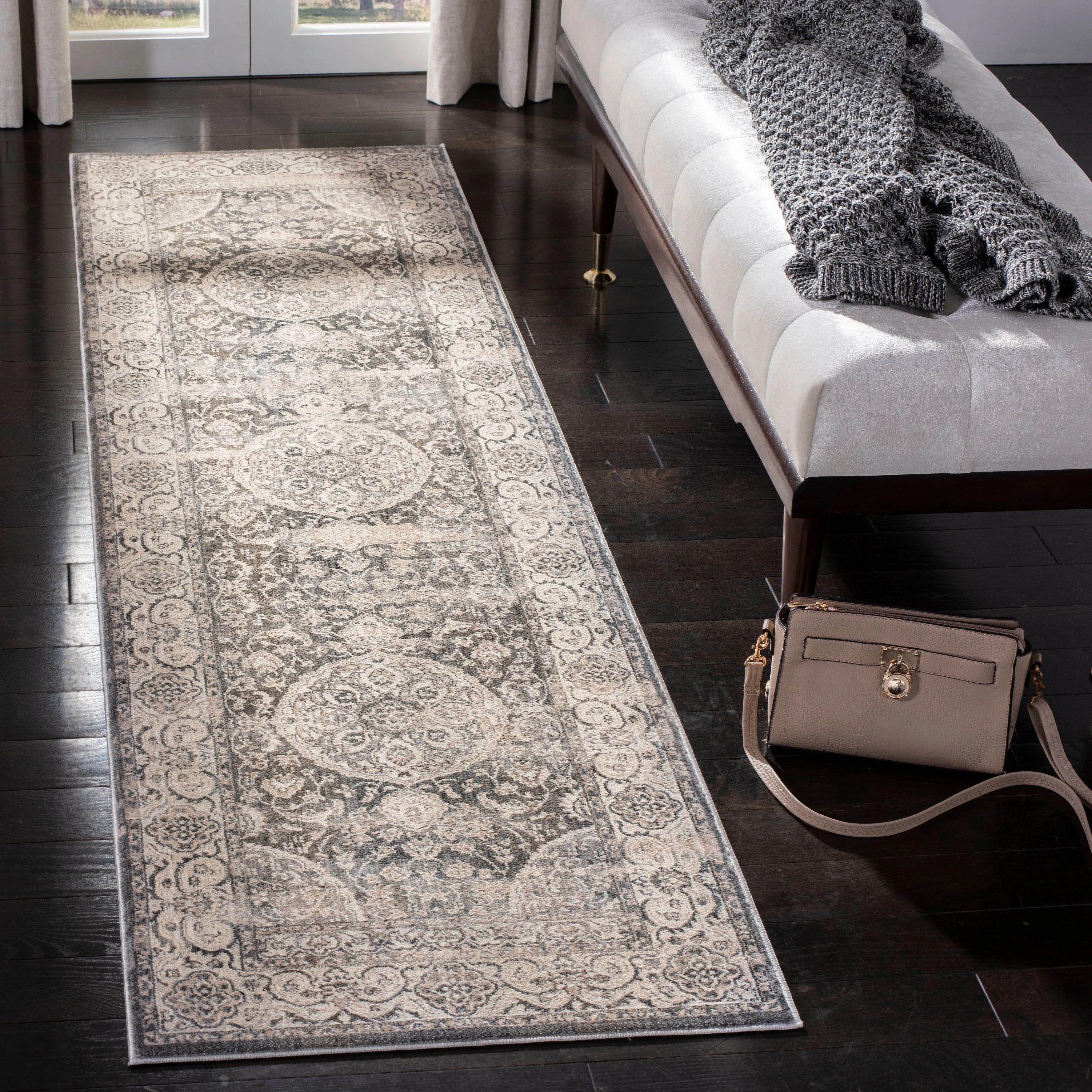 SAFAVIEH Vintage Boho Persian Reinoutje Oriental Polyester Rug with