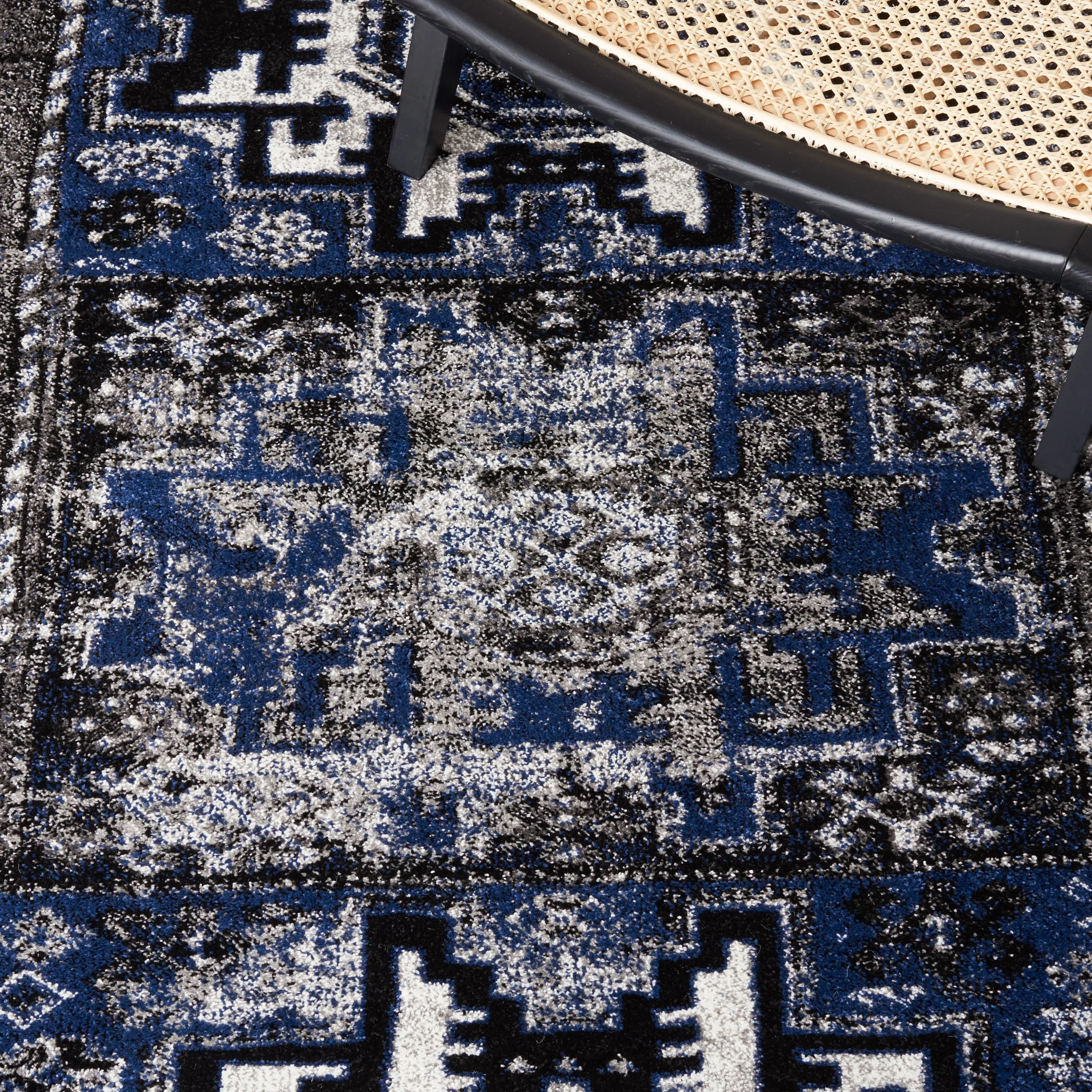 SAFAVIEH. Vintage Hamadan Lilla Oriental Distressed Rug