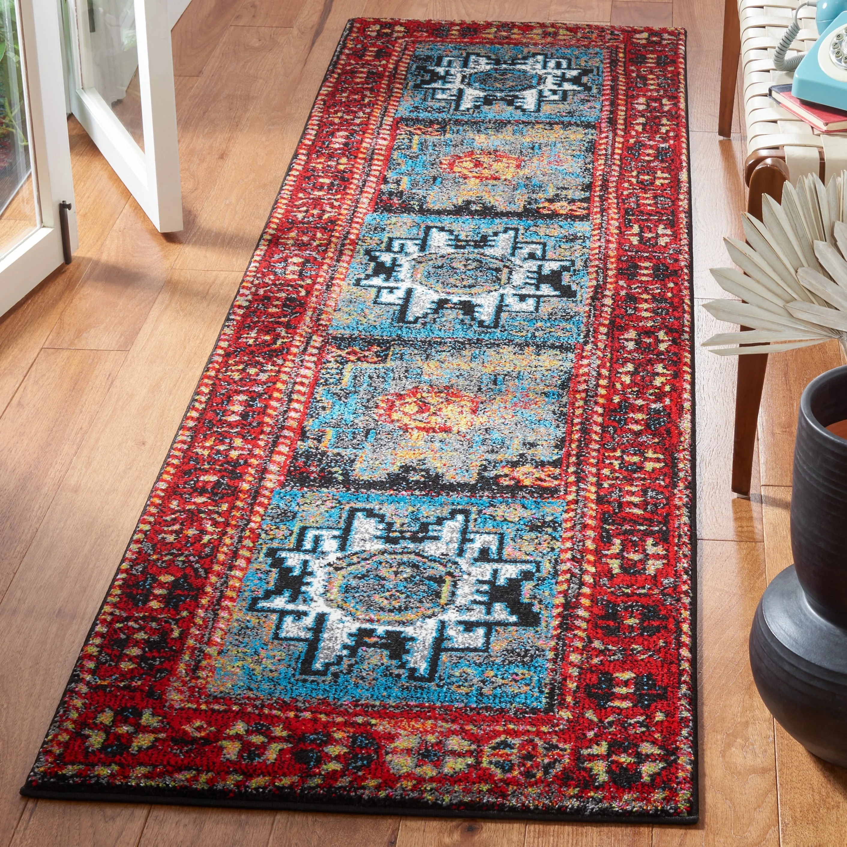 SAFAVIEH. Vintage Hamadan Lilla Oriental Distressed Rug