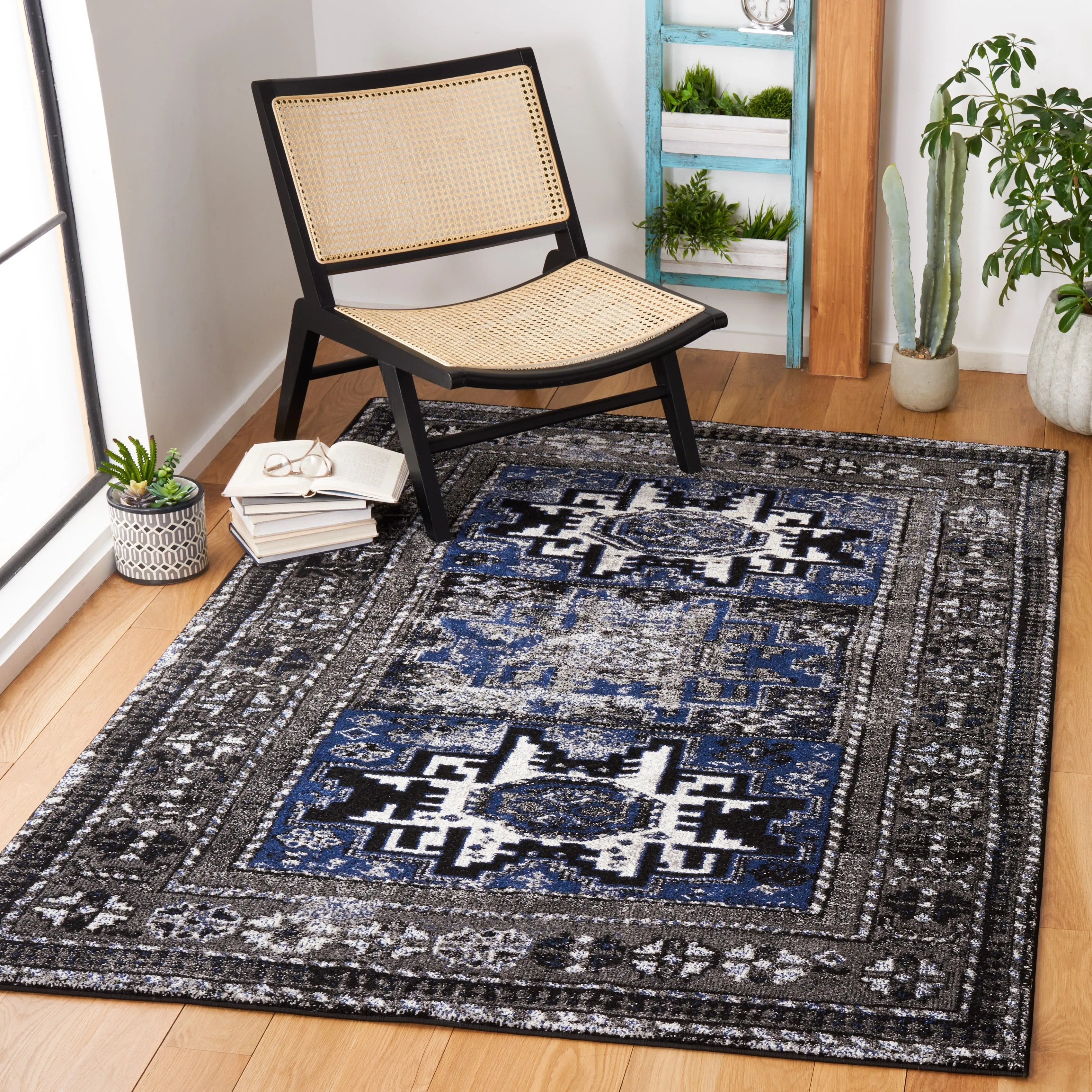 SAFAVIEH. Vintage Hamadan Lilla Oriental Distressed Rug