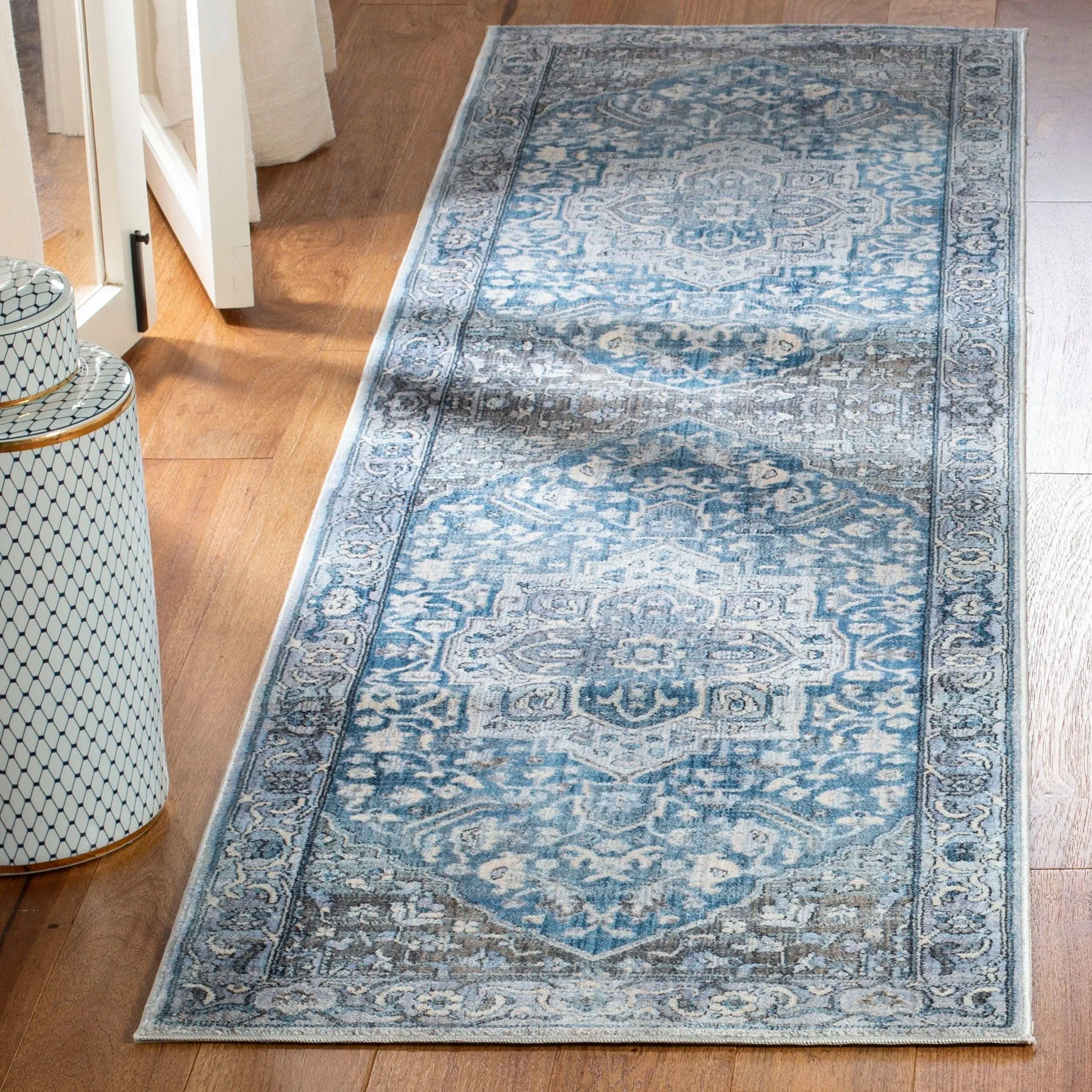 SAFAVIEH Vintage Persian Afag Vintage Oriental Rug
