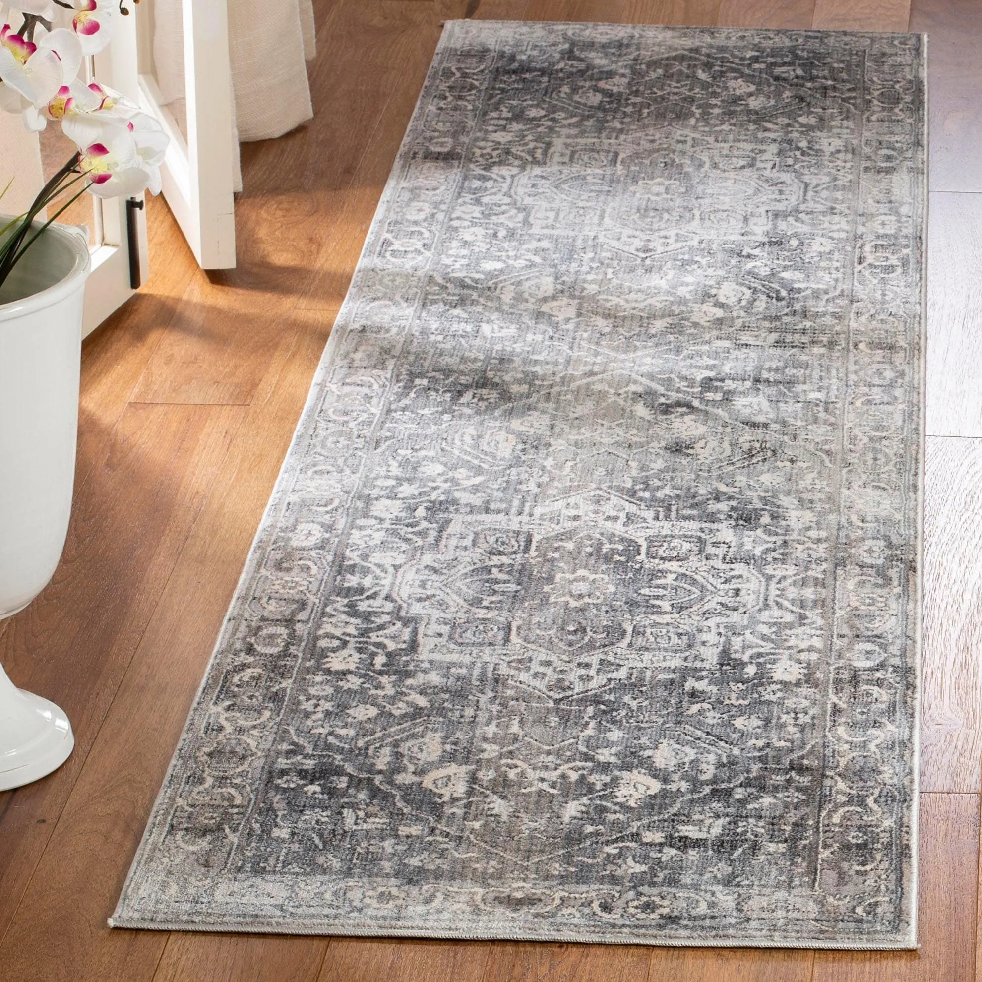 SAFAVIEH Vintage Persian Afag Vintage Oriental Rug