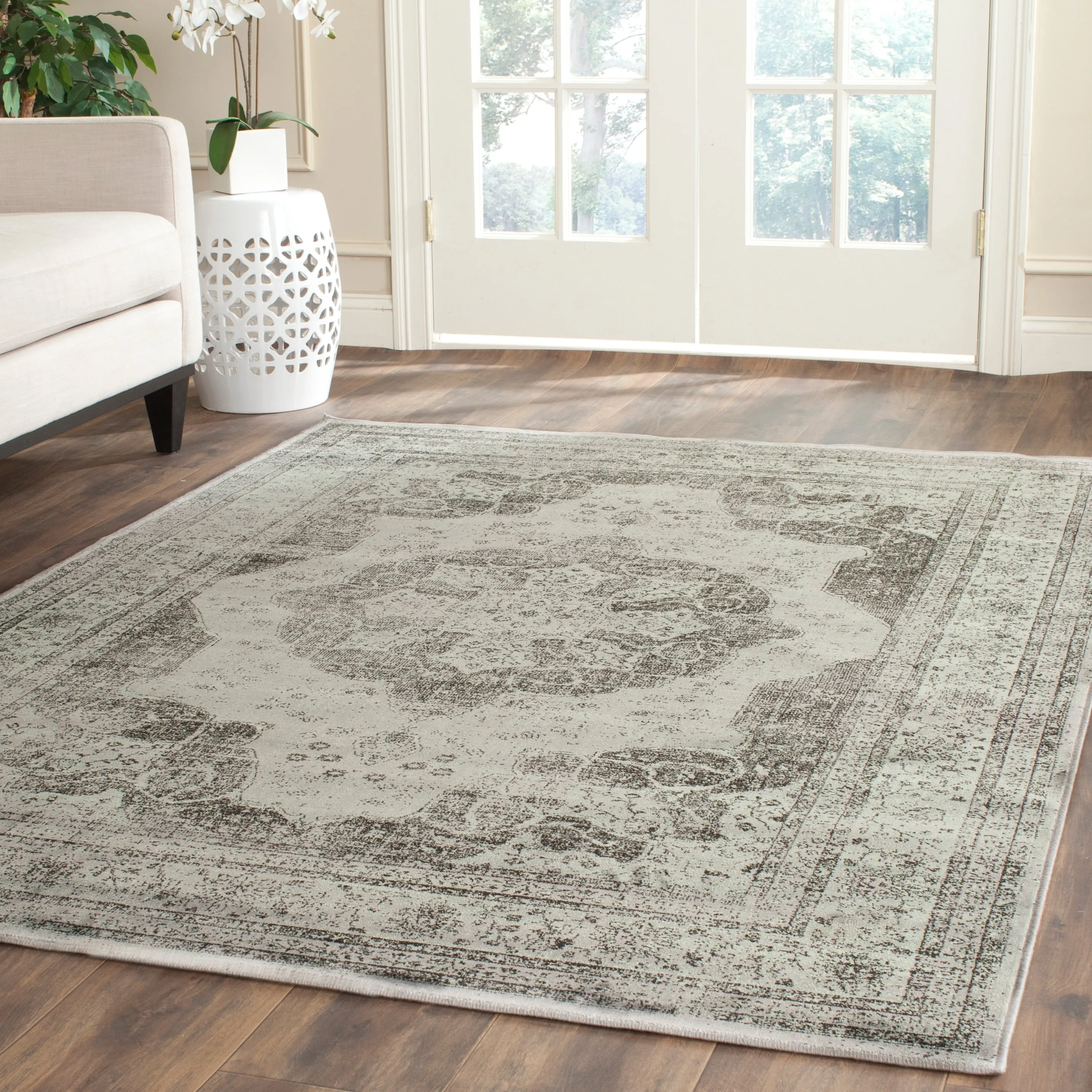 SAFAVIEH Vintage Priscilla Oriental Distressed Viscose Rug