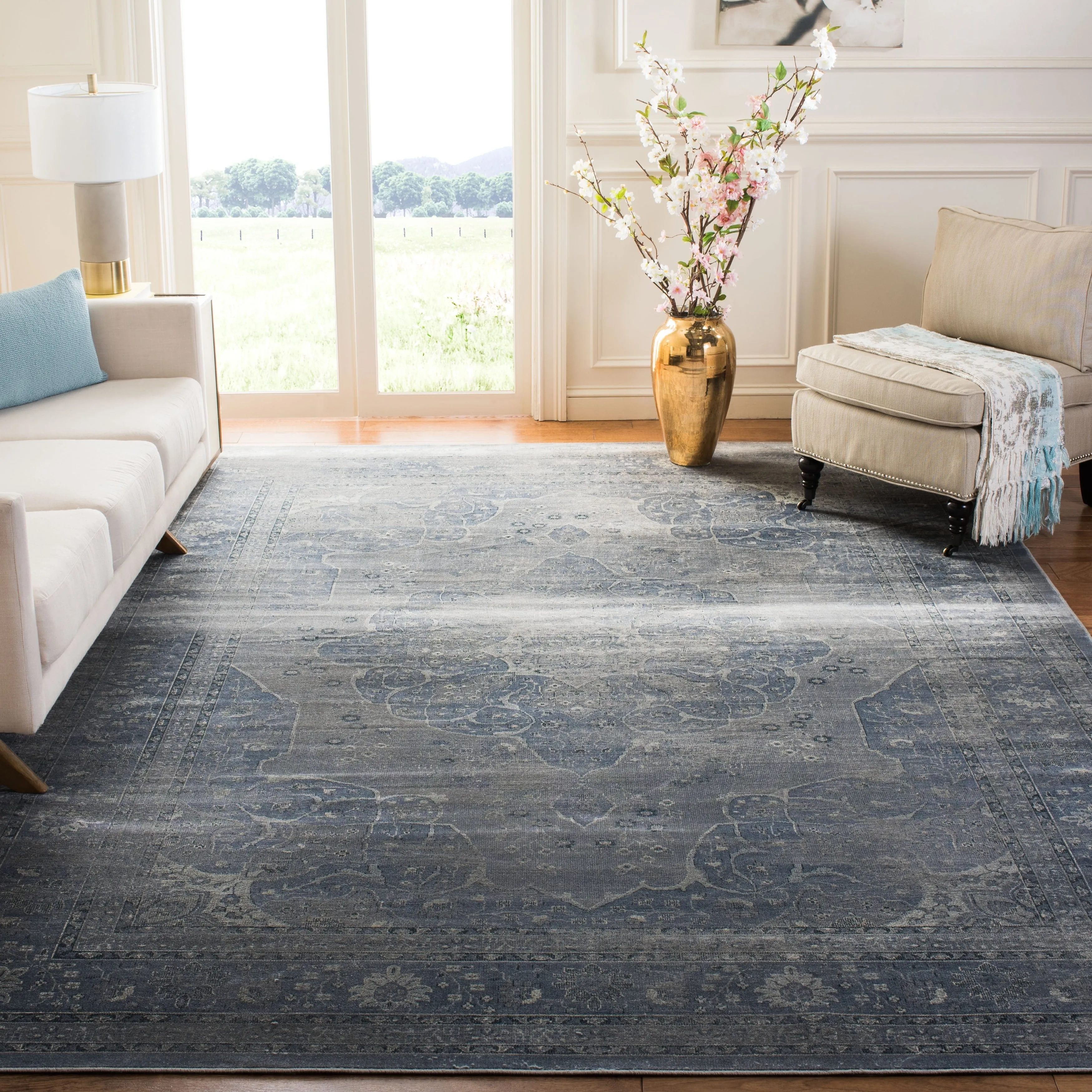 SAFAVIEH Vintage Priscilla Oriental Distressed Viscose Rug