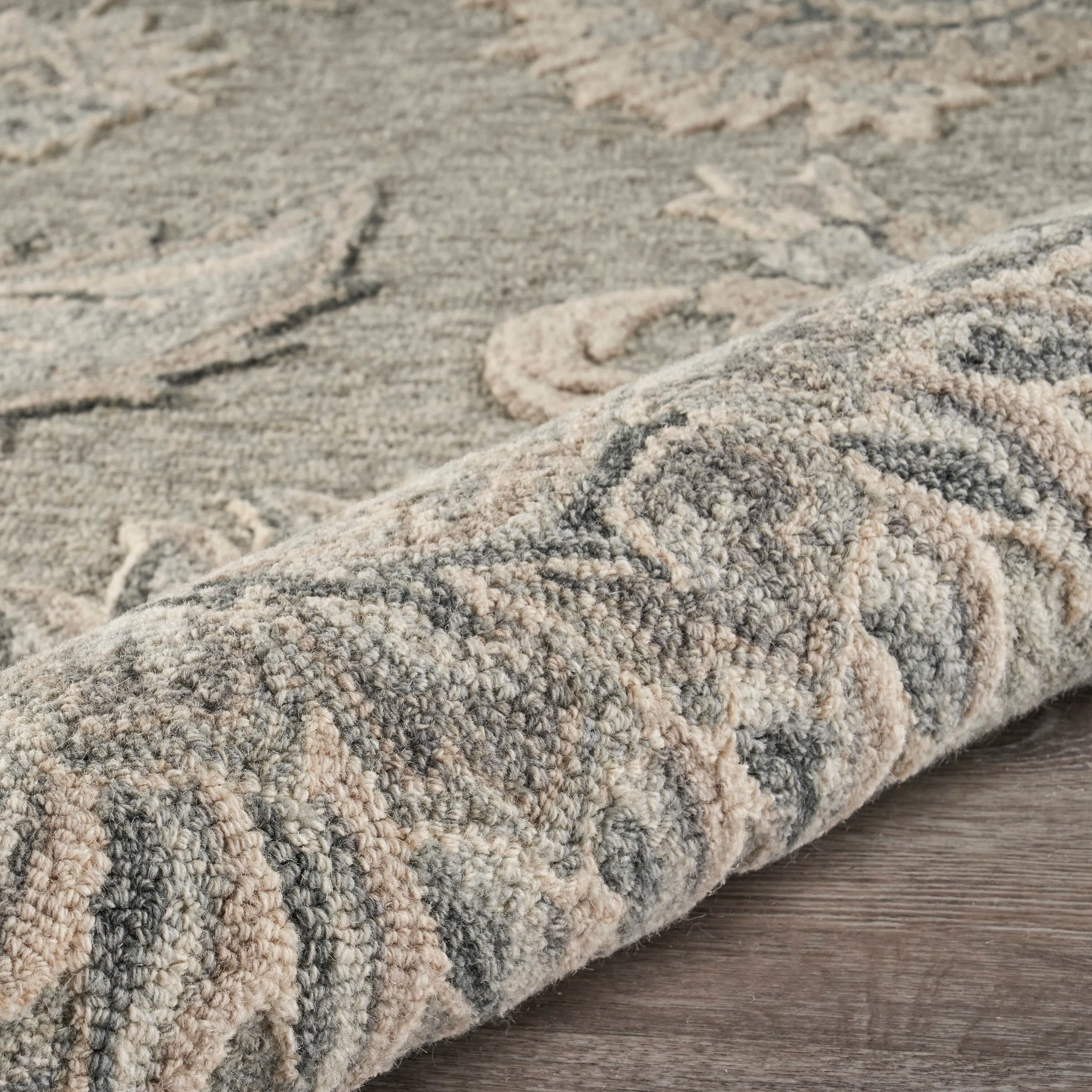 Sevita Traditional Botanical Area Rug