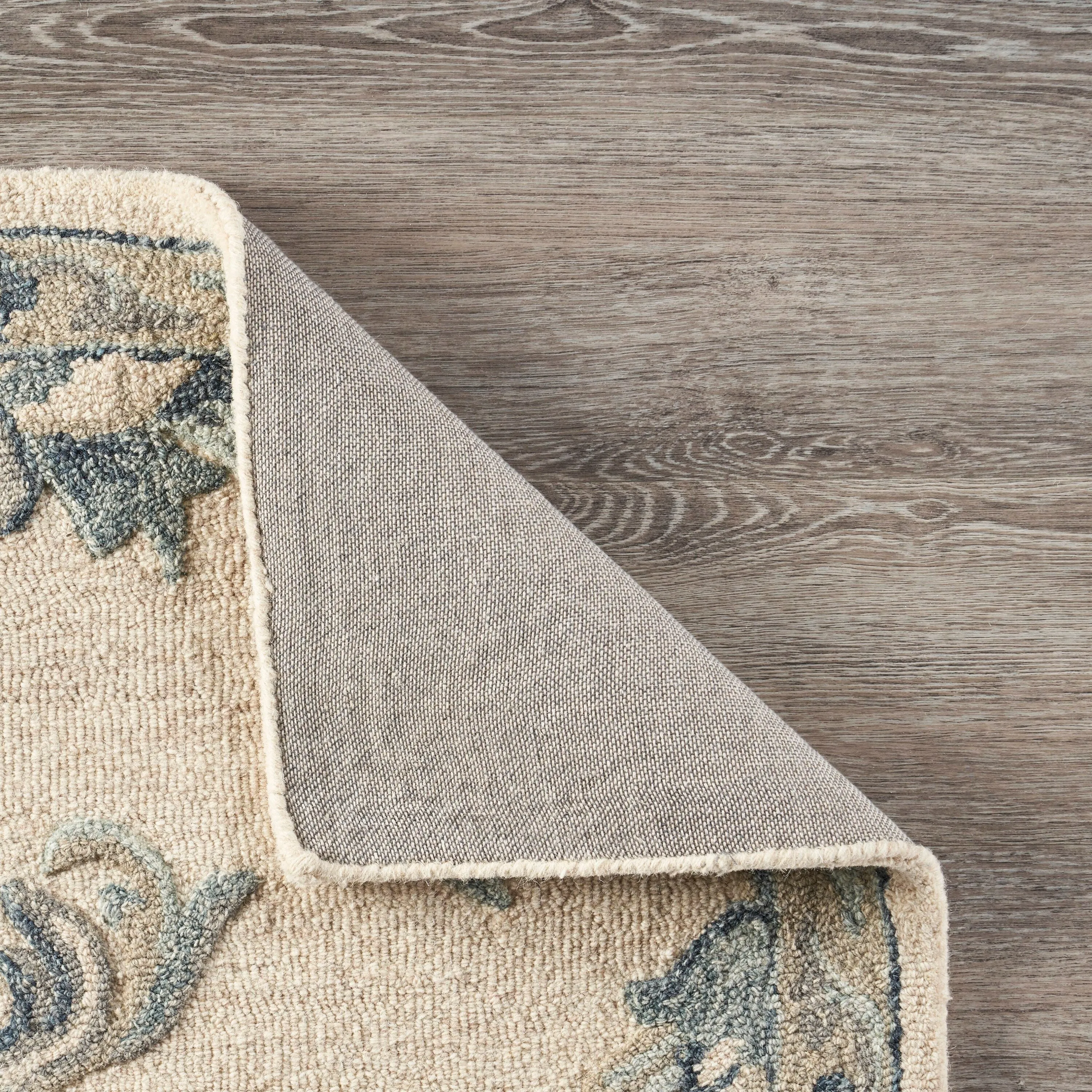 Sevita Traditional Floral Bloom Wool Area Rug