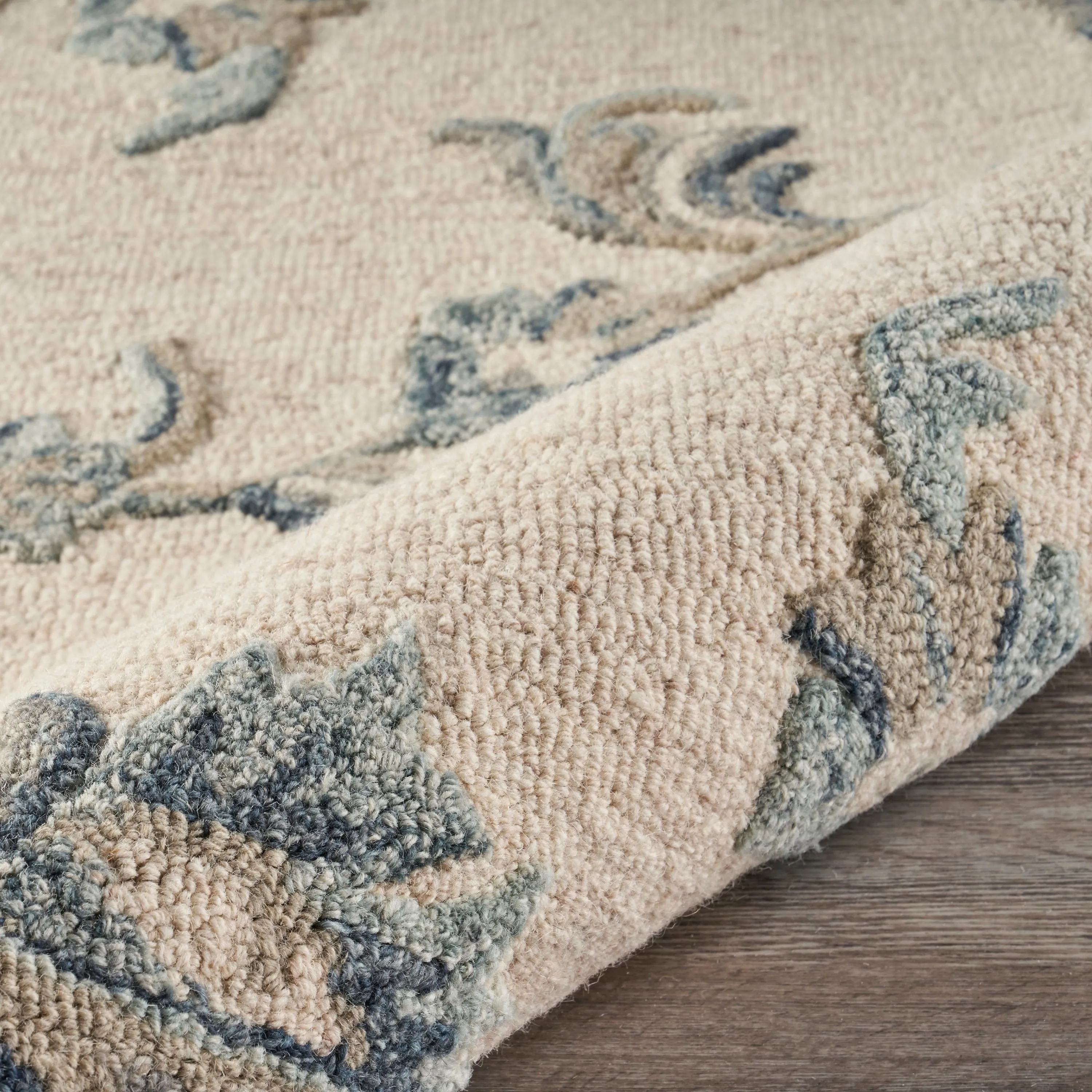 Sevita Traditional Floral Bloom Wool Area Rug