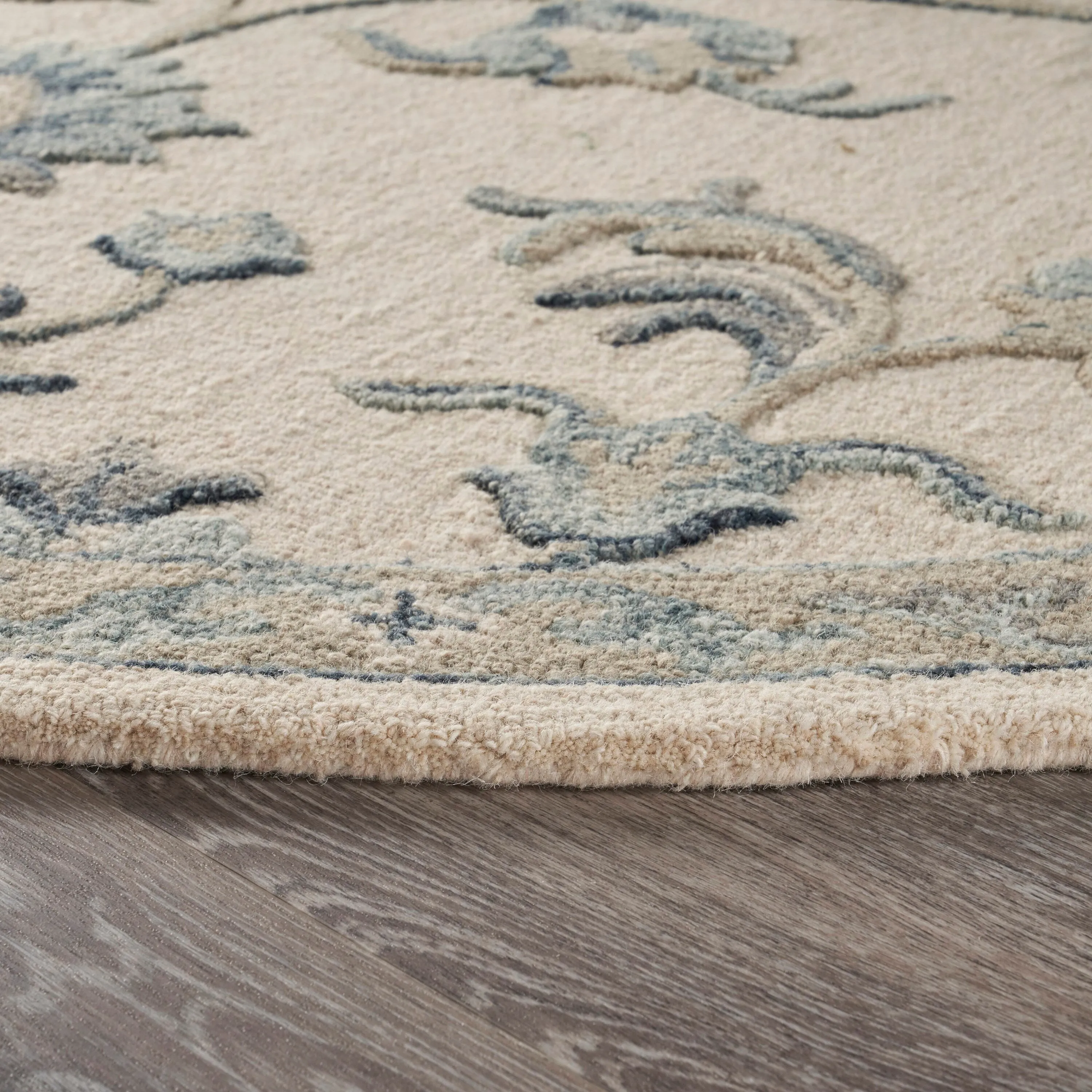 Sevita Traditional Floral Bloom Wool Area Rug