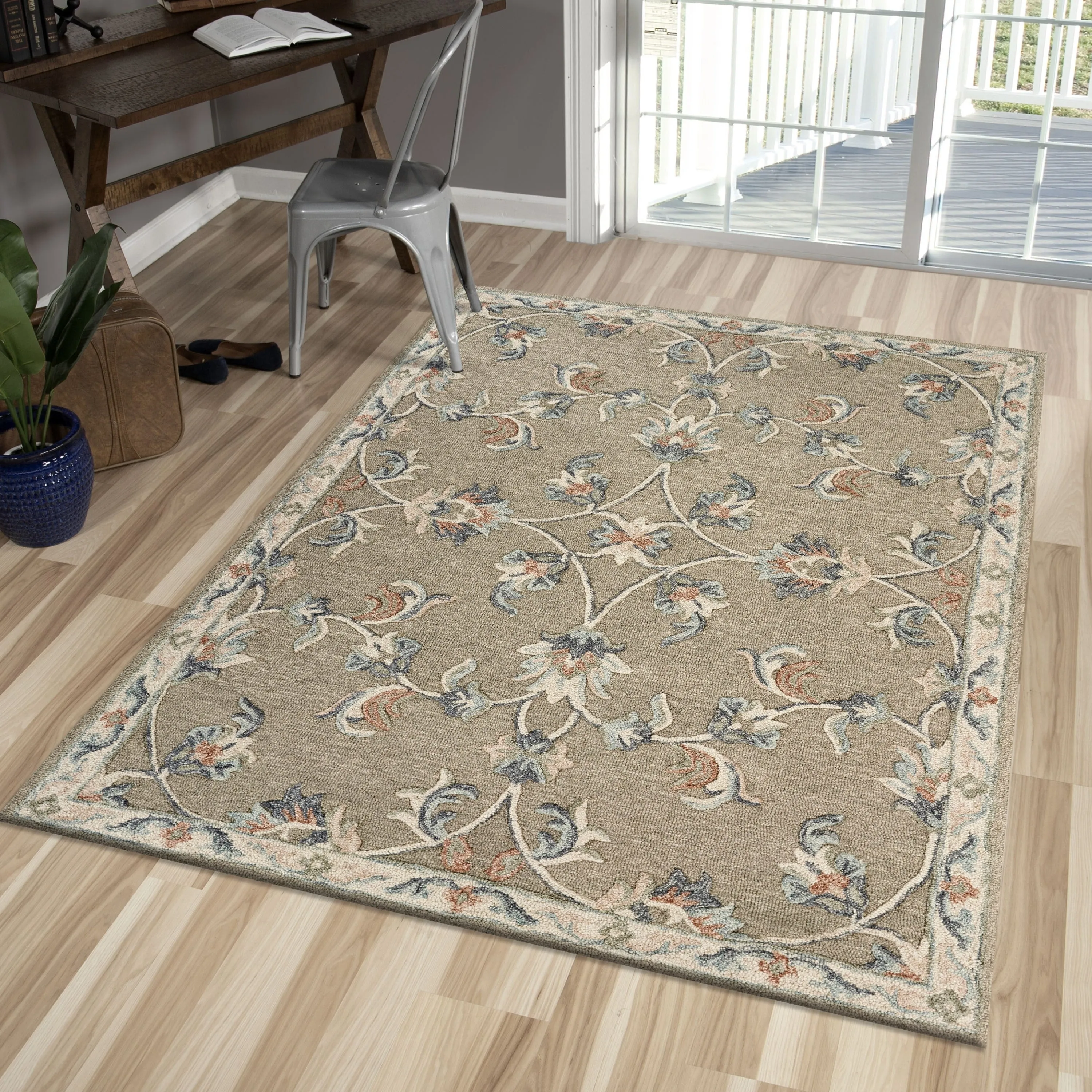 Sevita Traditional Floral Bloom Wool Area Rug