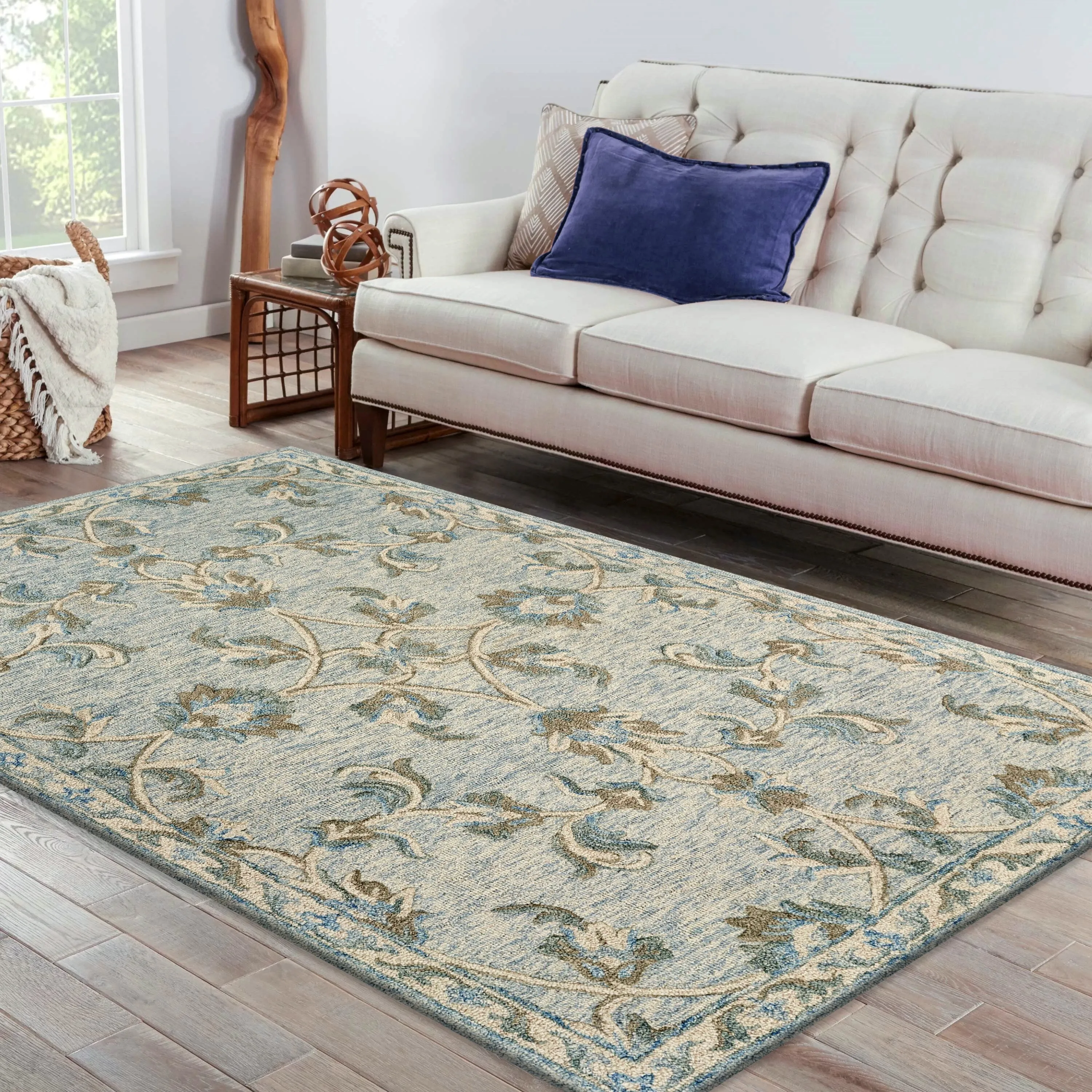 Sevita Traditional Floral Bloom Wool Area Rug