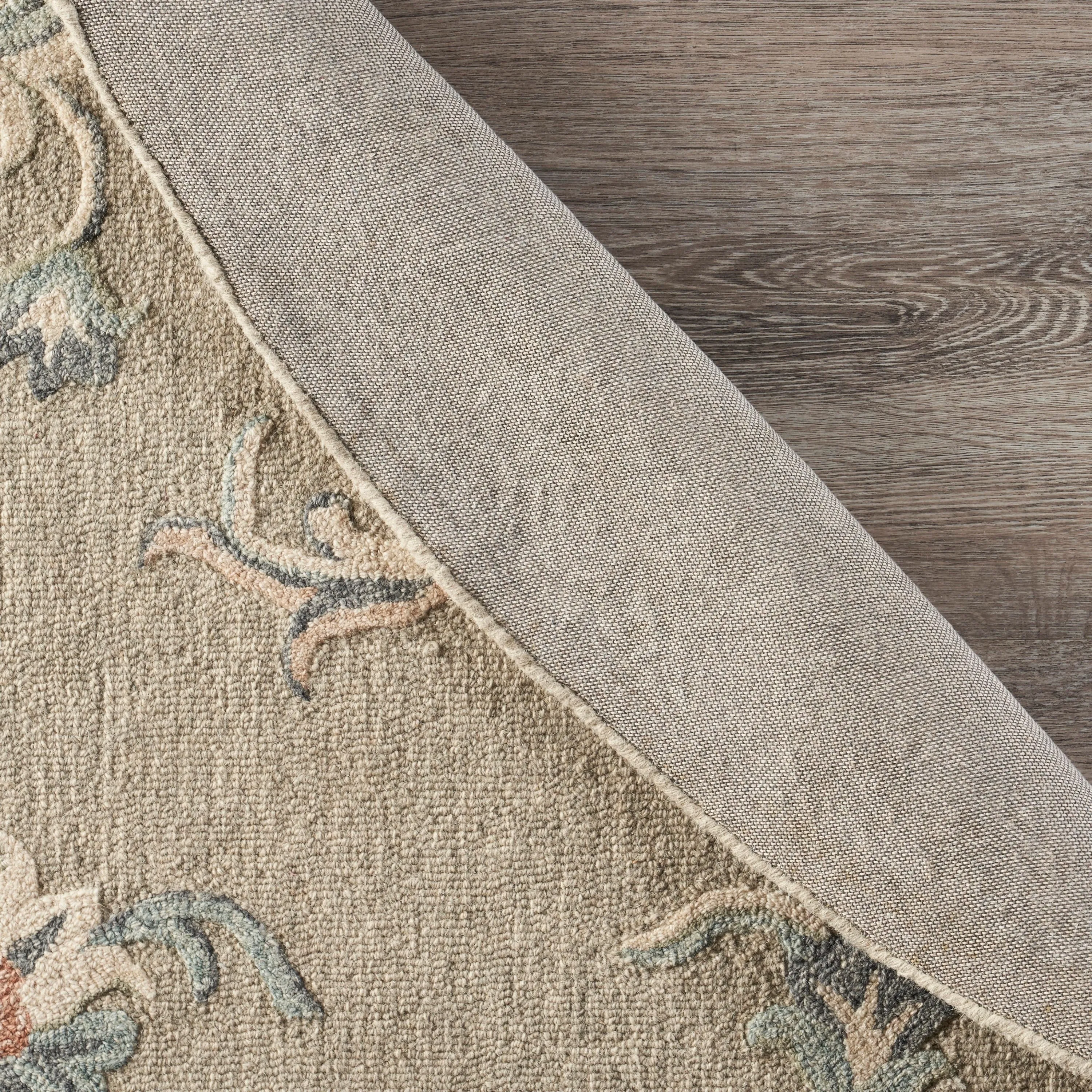 Sevita Traditional Floral Bloom Wool Area Rug