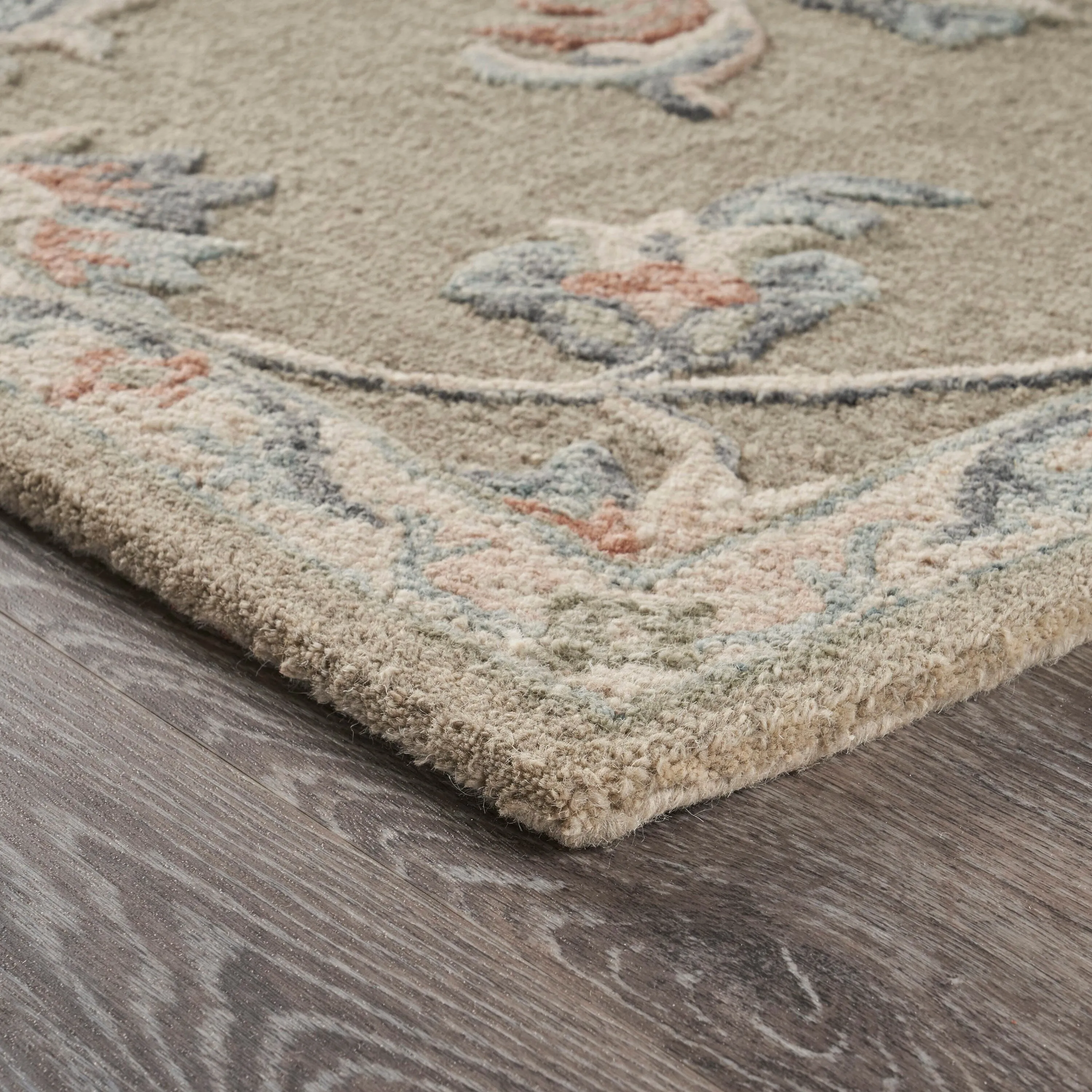 Sevita Traditional Floral Bloom Wool Area Rug