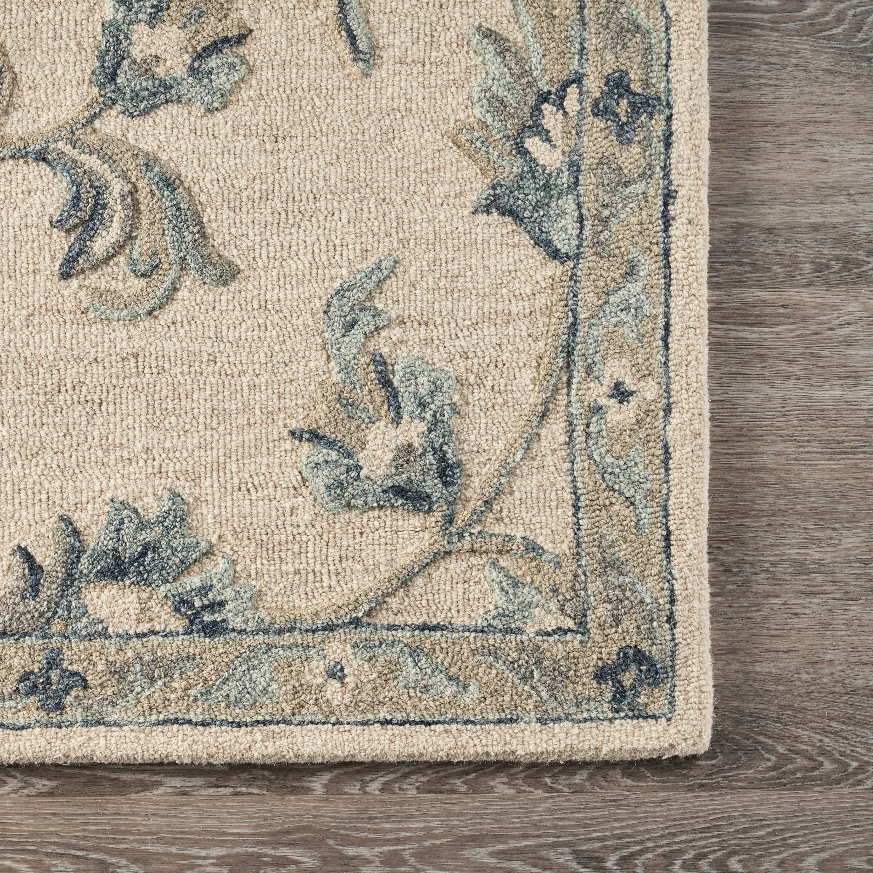 Sevita Traditional Floral Bloom Wool Area Rug