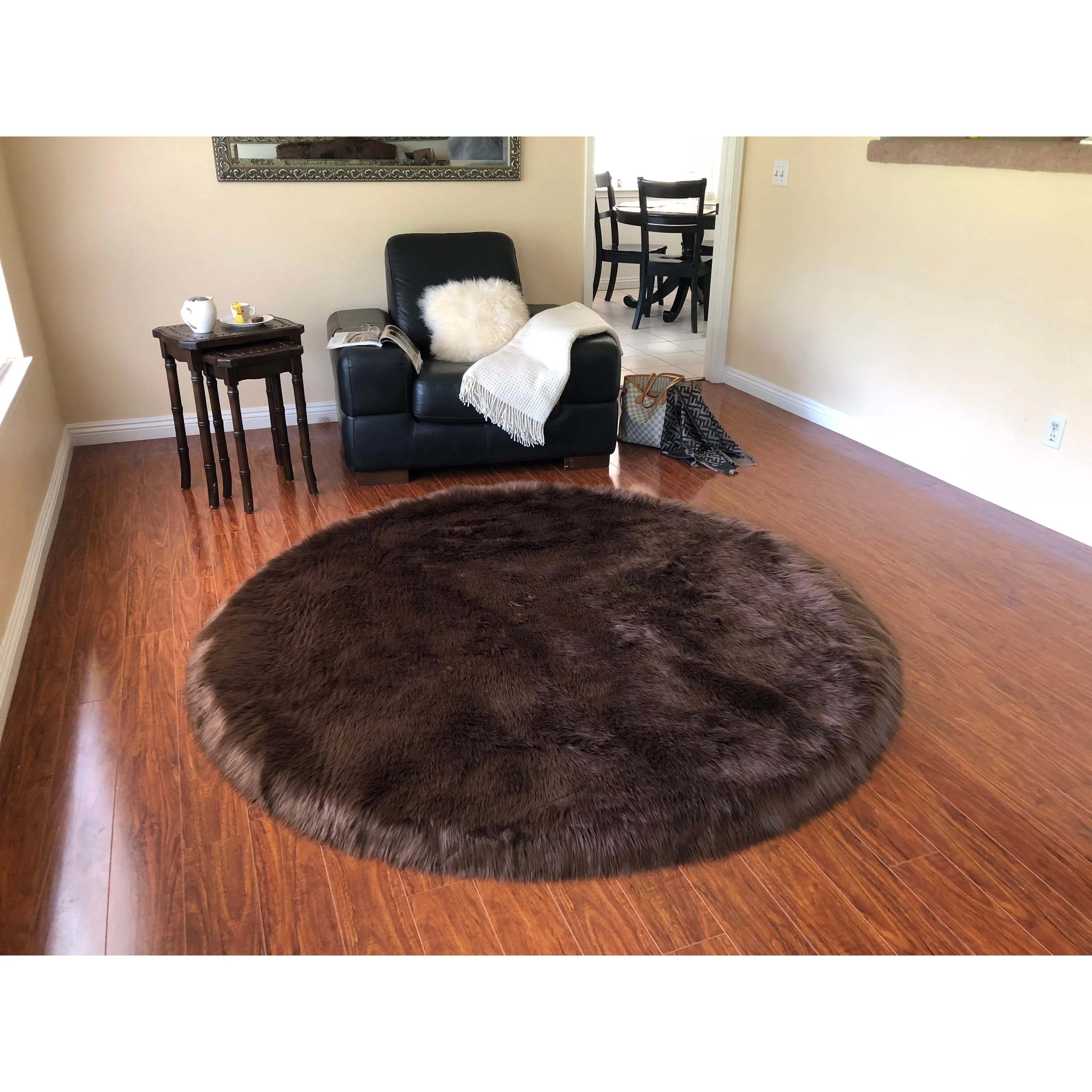 Silver Orchid Nansen Luxurious Faux Sheepskin Round Shag Area Rug