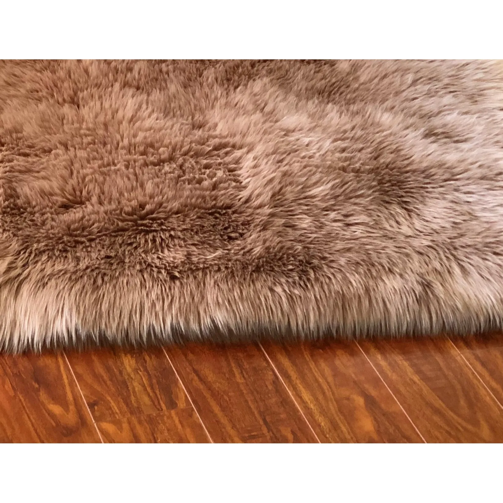 Silver Orchid Nansen Luxurious Faux Sheepskin Round Shag Area Rug