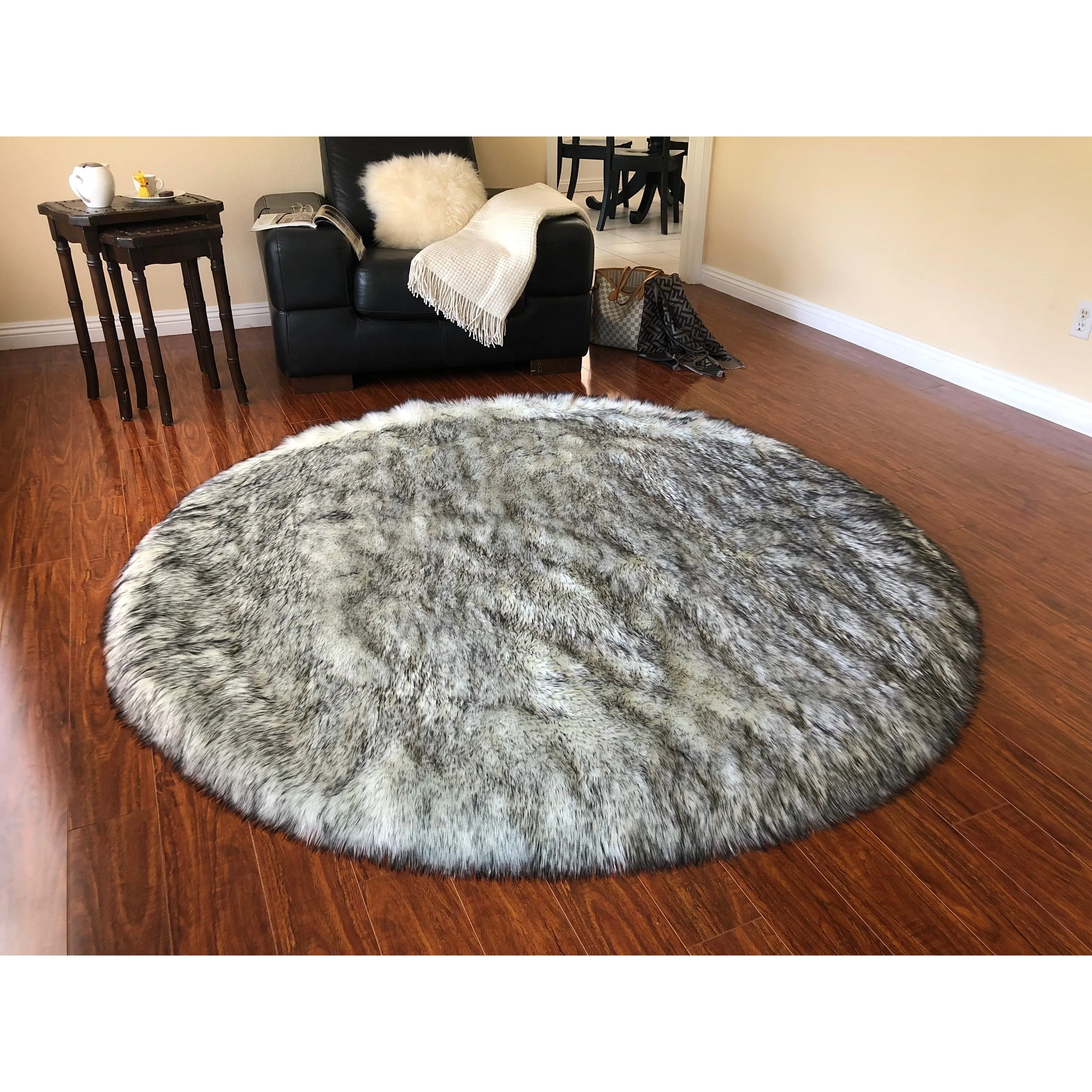 Silver Orchid Nansen Luxurious Faux Sheepskin Round Shag Area Rug